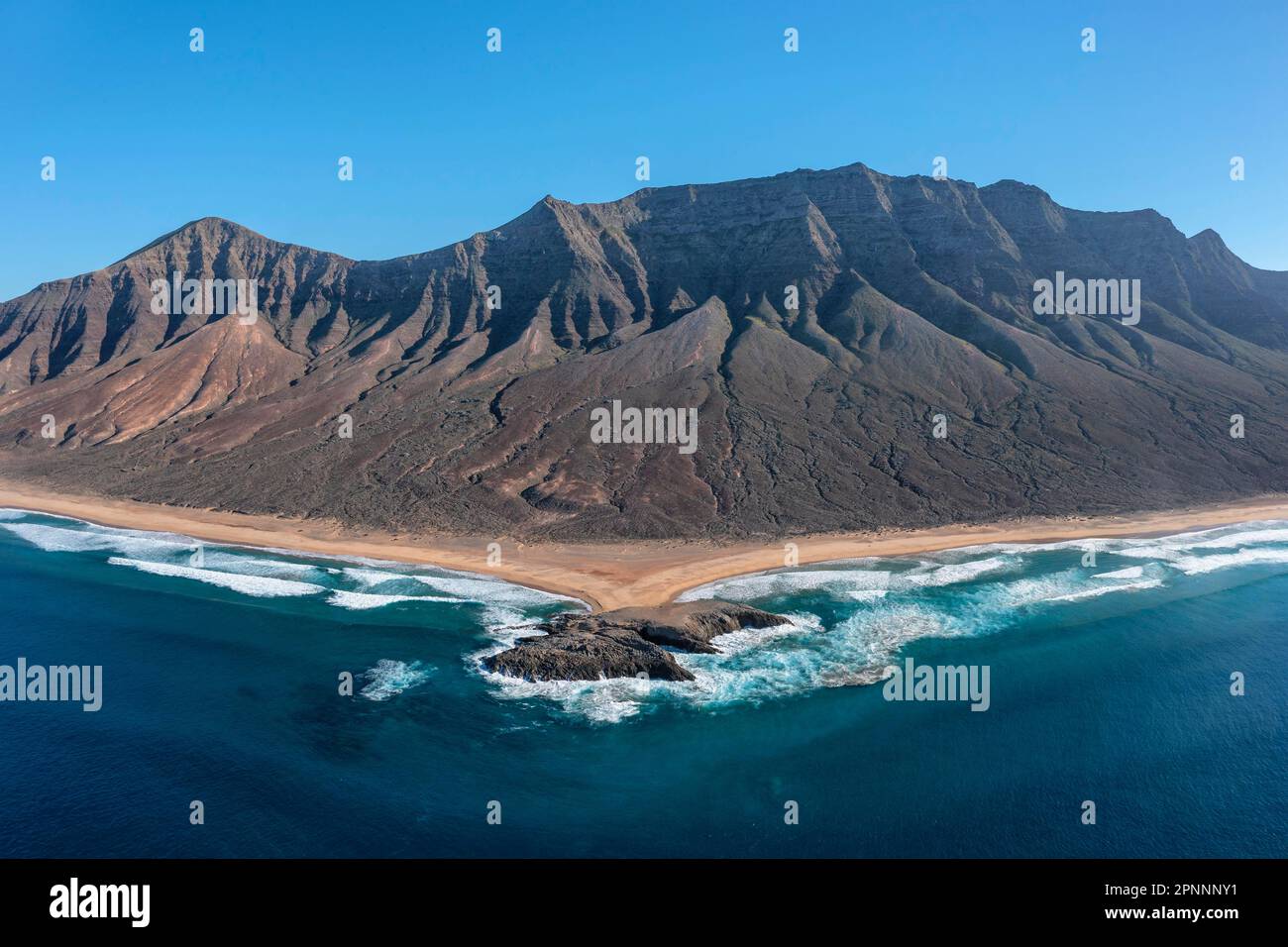 El Islote und Pico de la Zarza, Cofete Beach, Jandia Peninsula, Fuerteventura, Kanarische Inseln, Spanien, Jandia, Fuerteventura, Kanarische Inseln, Spanien Stockfoto