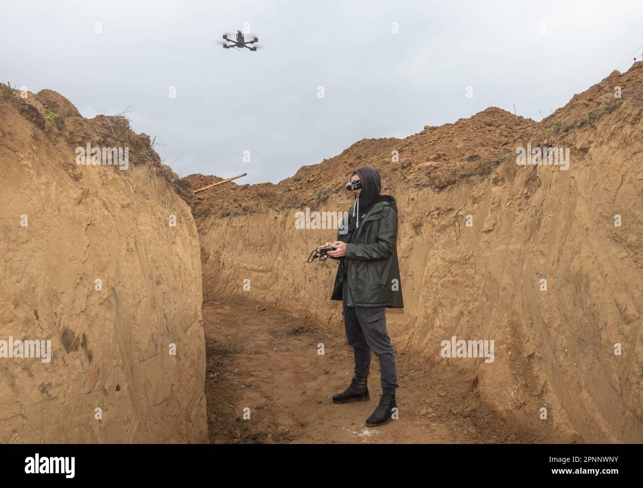 ODESSA, UKRAINE - 07. April 2023: Krieg in der Ukraine. Drohnen Kamikaze Piloten Übung in Odessa, Ukraine Stockfoto