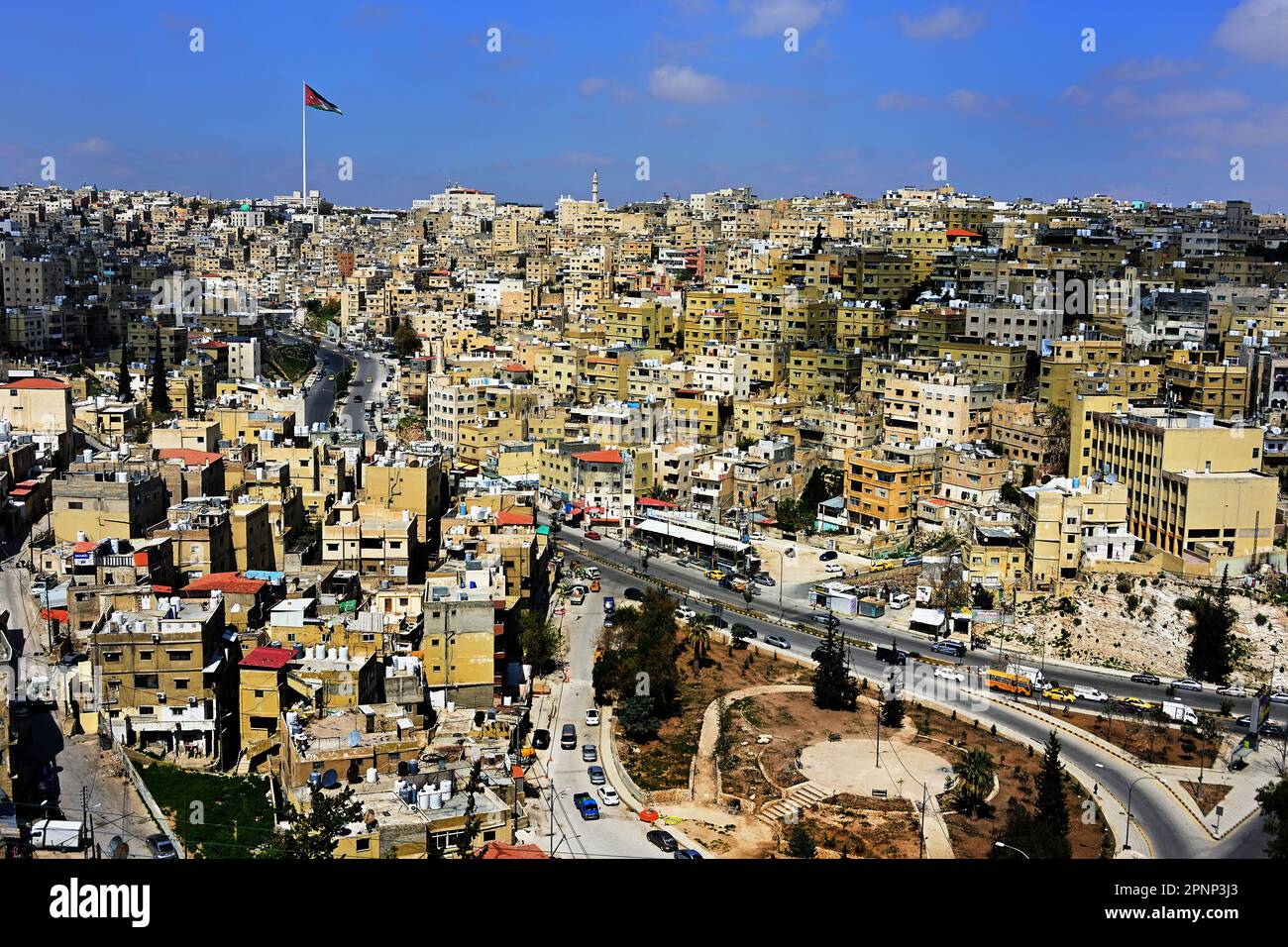 Stadtpanorama vom römischen Theater, Amman, Königreich Jordanien, Panoramablick auf Amman von einem der Hügel rund um die Stadt Amman, Stockfoto