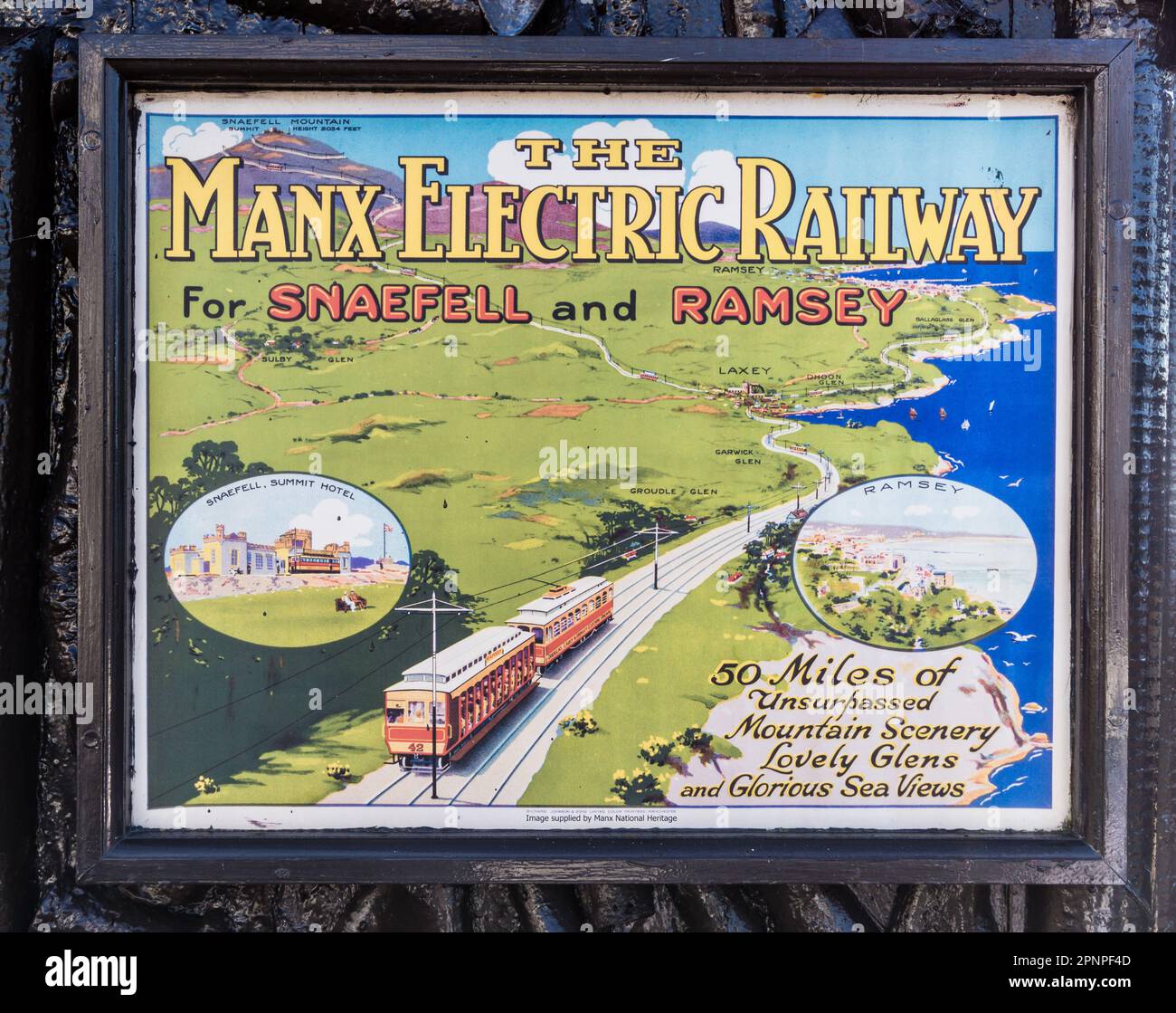 Vintage-Poster der Manx Electric Railway Werbefahrt nach Snaefell und Ramsey mit malerischer Aussicht. Stockfoto