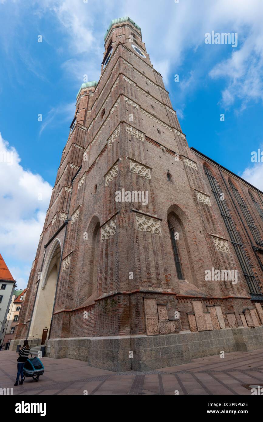 Frauenkirche im Zentrum Münchens . München, Deutschland. Foto: Garyroberts/worldwidefeatures.com Stockfoto