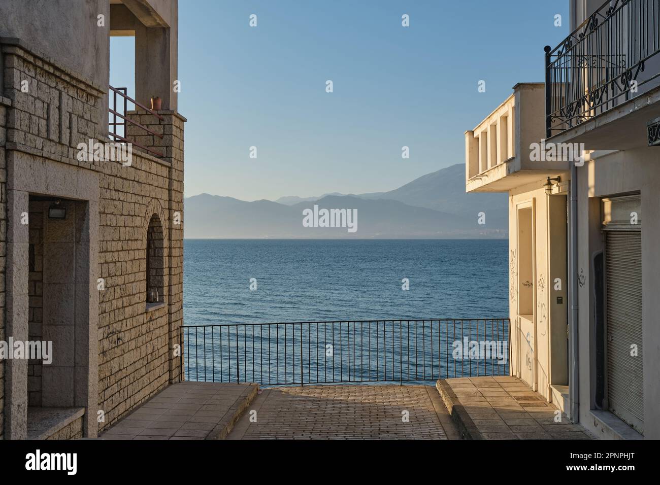 Blick auf den Golf von Korinth von der mittelalterlichen Stadt Nafpaktos Stockfoto