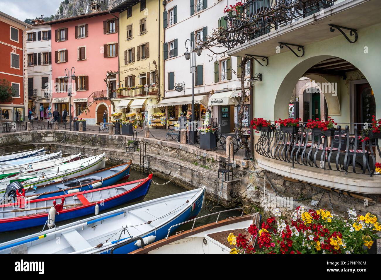 Kleiner Hafen, Limone sul Garda, Gardasee, Lombardei, Italien Stockfoto