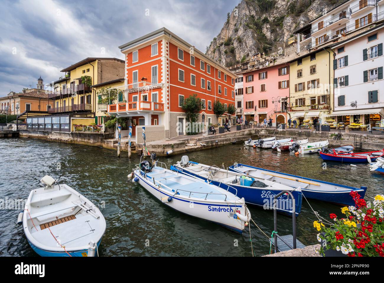 Kleiner Hafen, Limone sul Garda, Gardasee, Lombardei, Italien Stockfoto