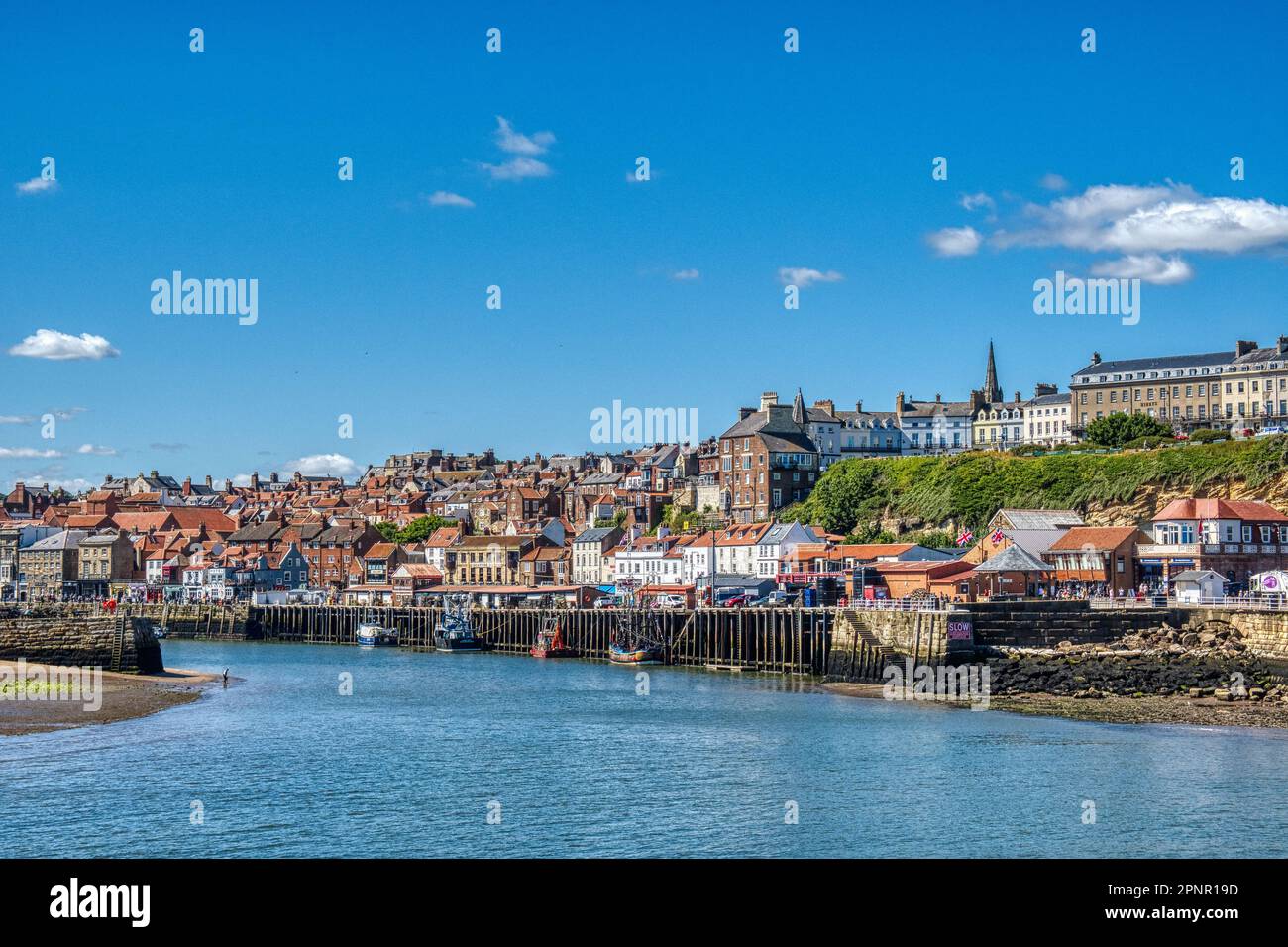 Whitby Town und Hafenfront Stockfoto