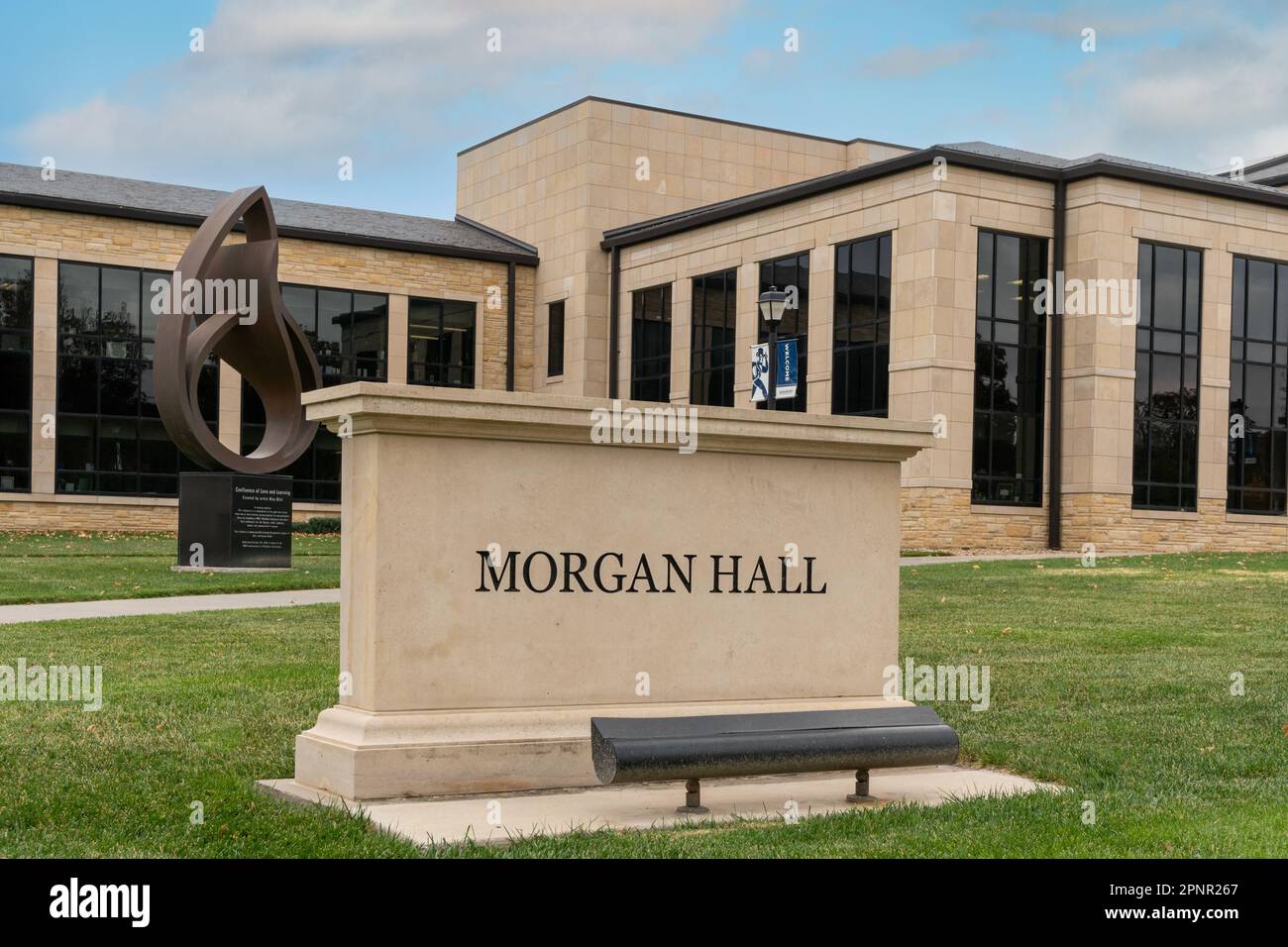 TOPEKA, KS, USA – 3. NOVEMBER 2022: Morgan Hallon auf dem Campus der Washburn University. Stockfoto