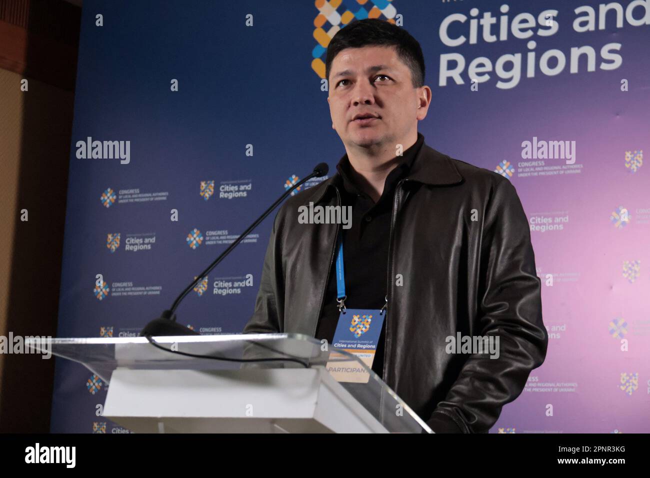 KIEW, UKRAINE - 20. APRIL 2023 - Leiter der Militärverwaltung der Region Mykolaiv Vitalii Kim nimmt am Internationalen Gipfel der Städte und Regionen in Teil Stockfoto