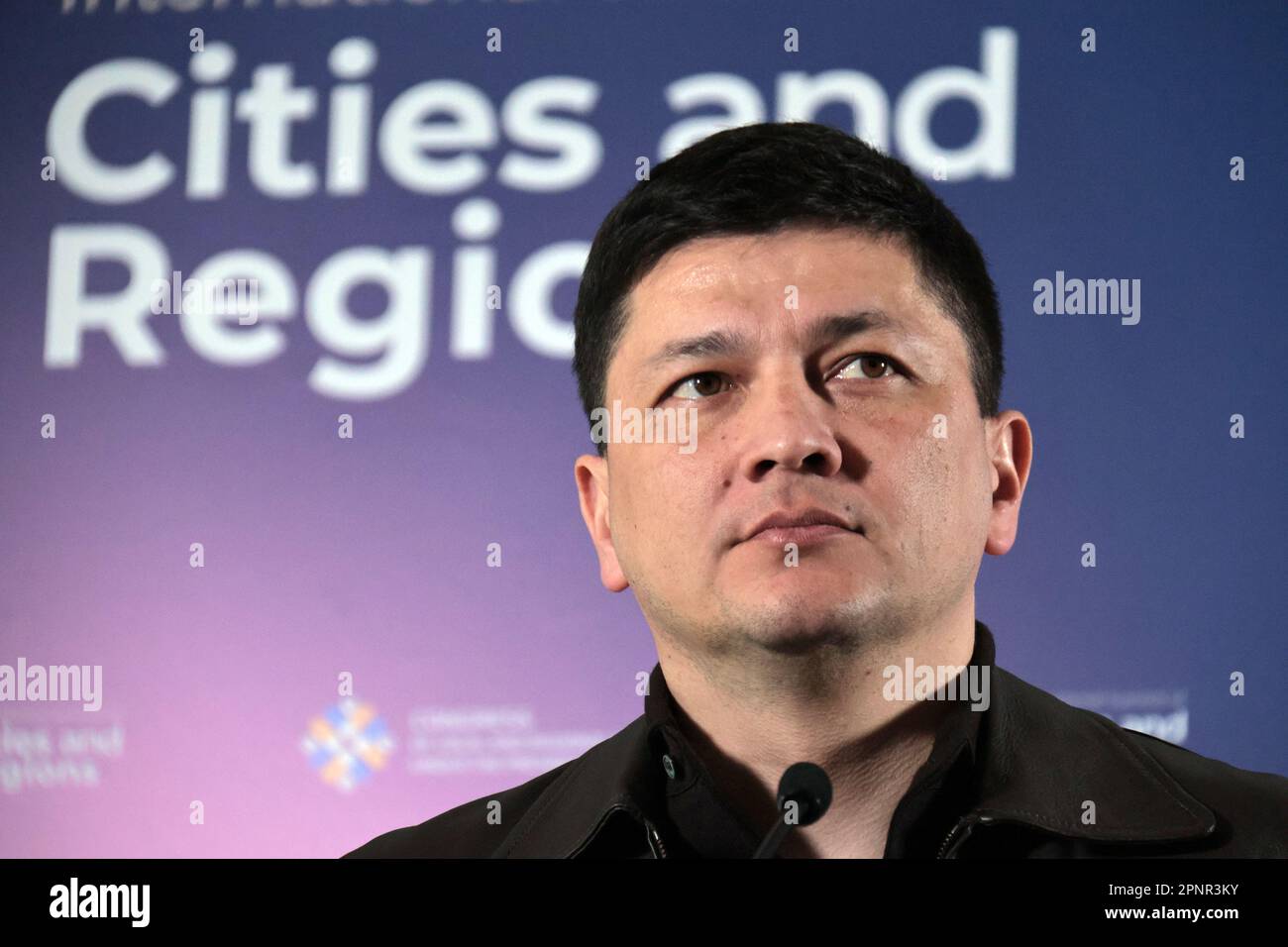 KIEW, UKRAINE - 20. APRIL 2023 - Leiter der Militärverwaltung der Region Mykolaiv Vitalii Kim nimmt am Internationalen Gipfel der Städte und Regionen in Teil Stockfoto