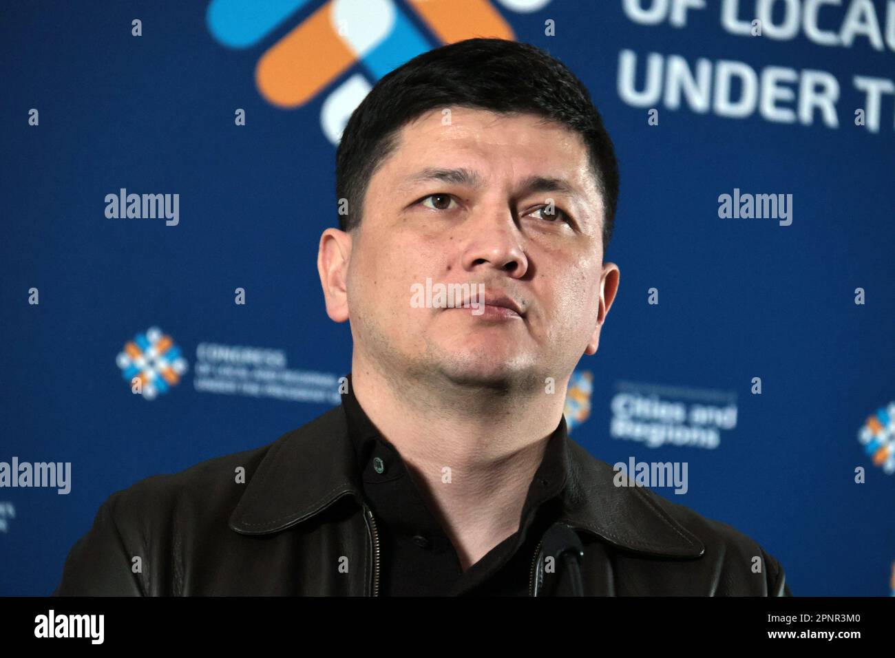 KIEW, UKRAINE - 20. APRIL 2023 - Leiter der Militärverwaltung der Region Mykolaiv Vitalii Kim nimmt am Internationalen Gipfel der Städte und Regionen in Teil Stockfoto