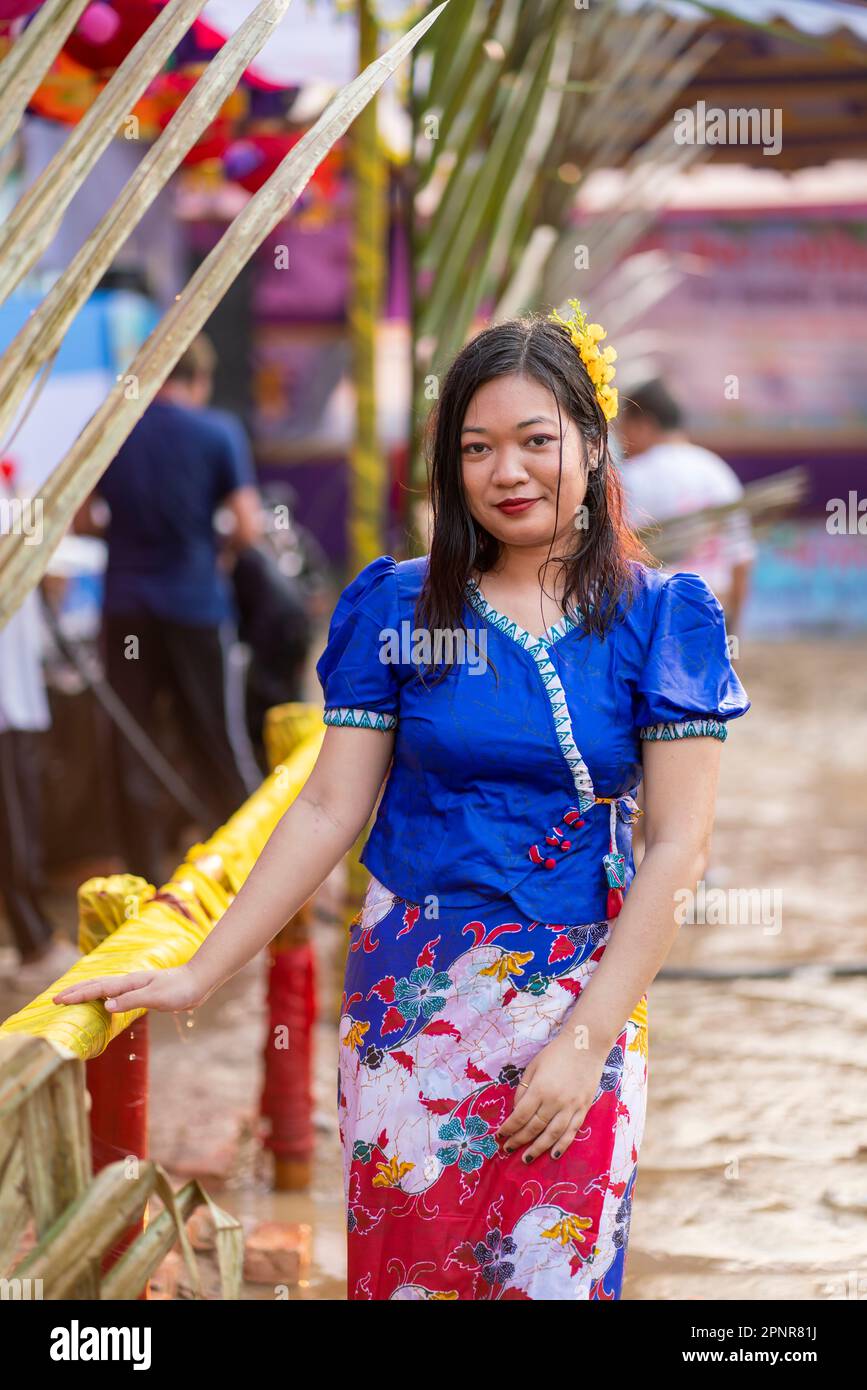 Die Rakhine-Gemeinde von Cox's Bazar, Bangladesch, feiert das freudige Thingyan Water Festival Stockfoto