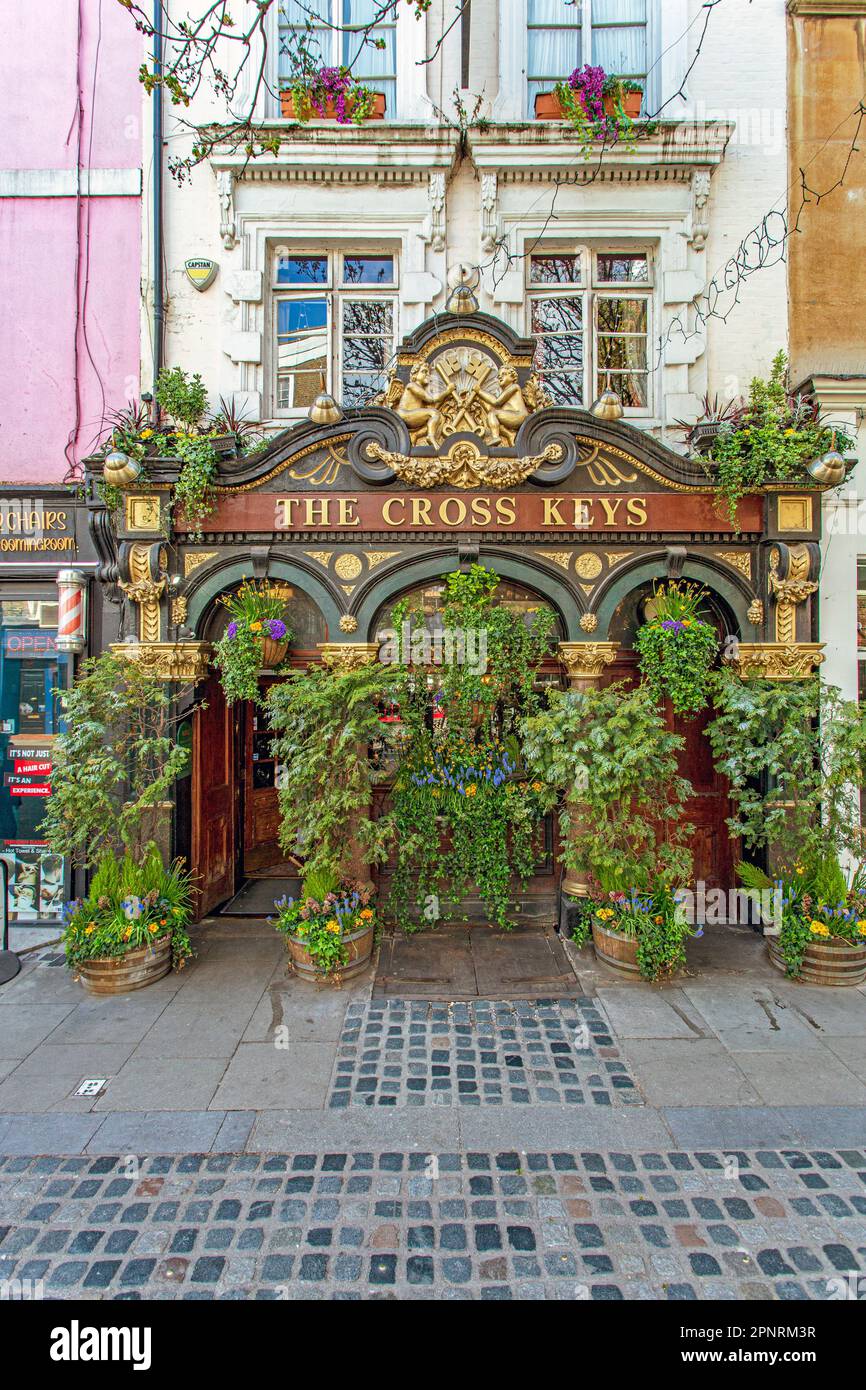 Außenansicht des Cross Keys Pub in Endell Street Covent Garden London Stockfoto