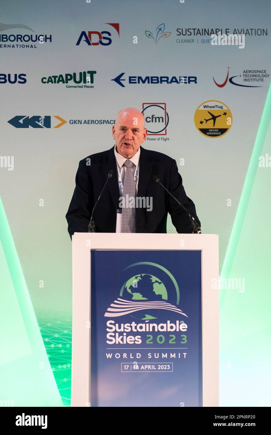 Kevin Craven, CEO der ADS Group beim Sustainable Skies World Summit, Farnborough, Großbritannien. Handelsorganisation, die die Luft- und Raumfahrt, Verteidigung und Sicherheit vertritt Stockfoto