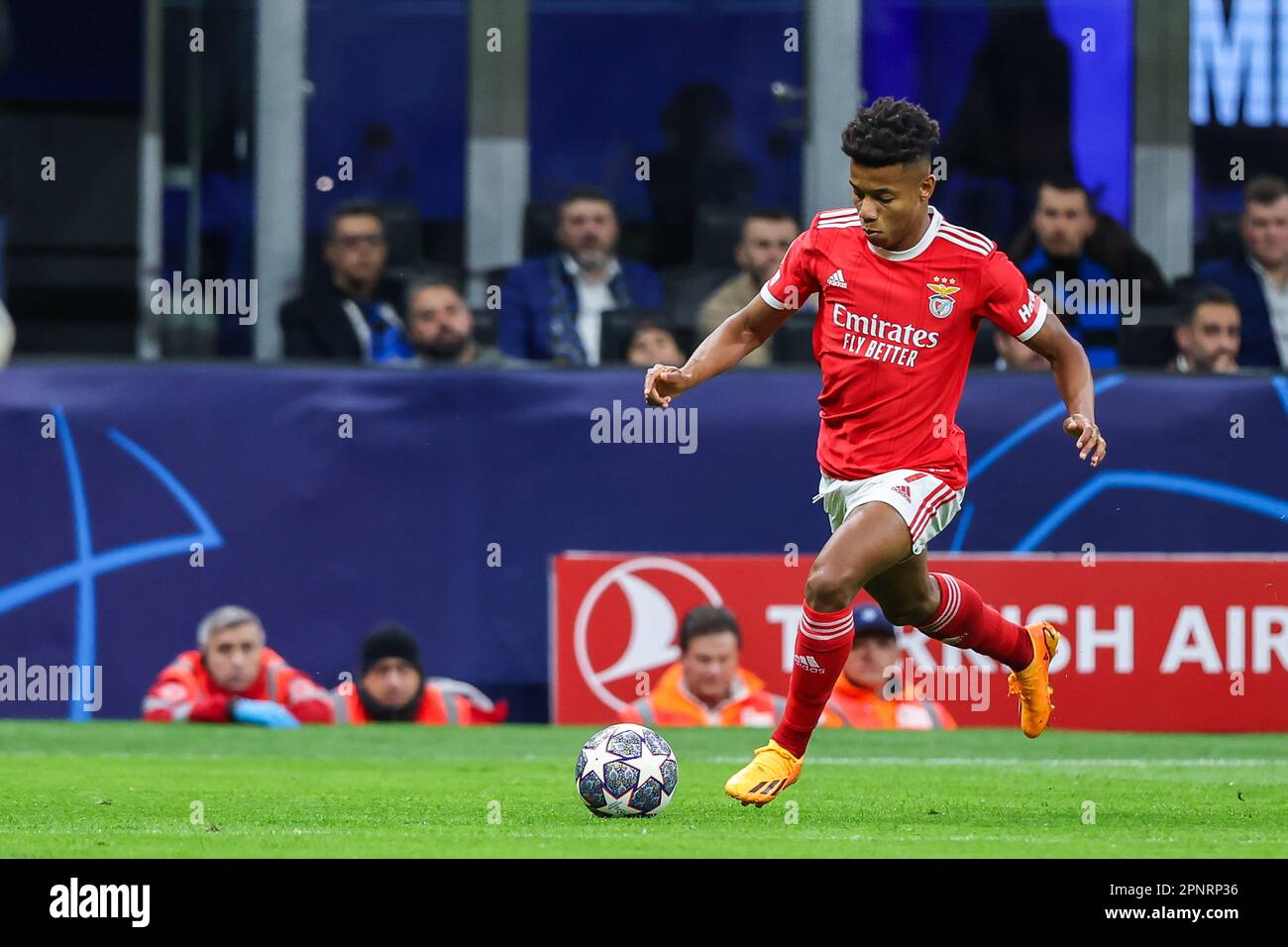 Mailand, Italien. 19. April 2023. David Neres von SL Benfica in Aktion während des UEFA Champions League 2022/23 Quarter-Finals – 2.-Bein-Fußballspiel zwischen FC Internazionale und SL Benfica im Giuseppe Meazza Stadium. (Endergebnisse; Inter 3 | 3 Benfica) Kredit: SOPA Images Limited/Alamy Live News Stockfoto