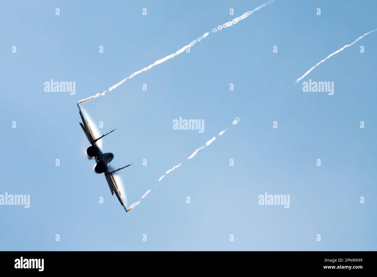 Kleine Brogel, Belgien - 13. September 2012: Militärisches Kampfflugzeug auf dem Luftstützpunkt. Flugbetrieb der Luftwaffe. Luftfahrt und Flugzeuge. Luftverteidigung. M Stockfoto