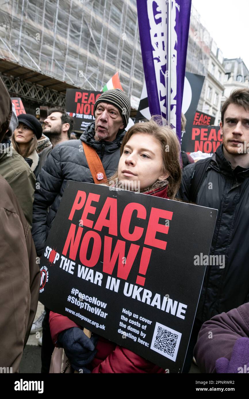 Beenden Sie die Demonstration des Krieges in der Ukraine und die Rallye am Trafalgar Square london am 28. März 2023 Stockfoto