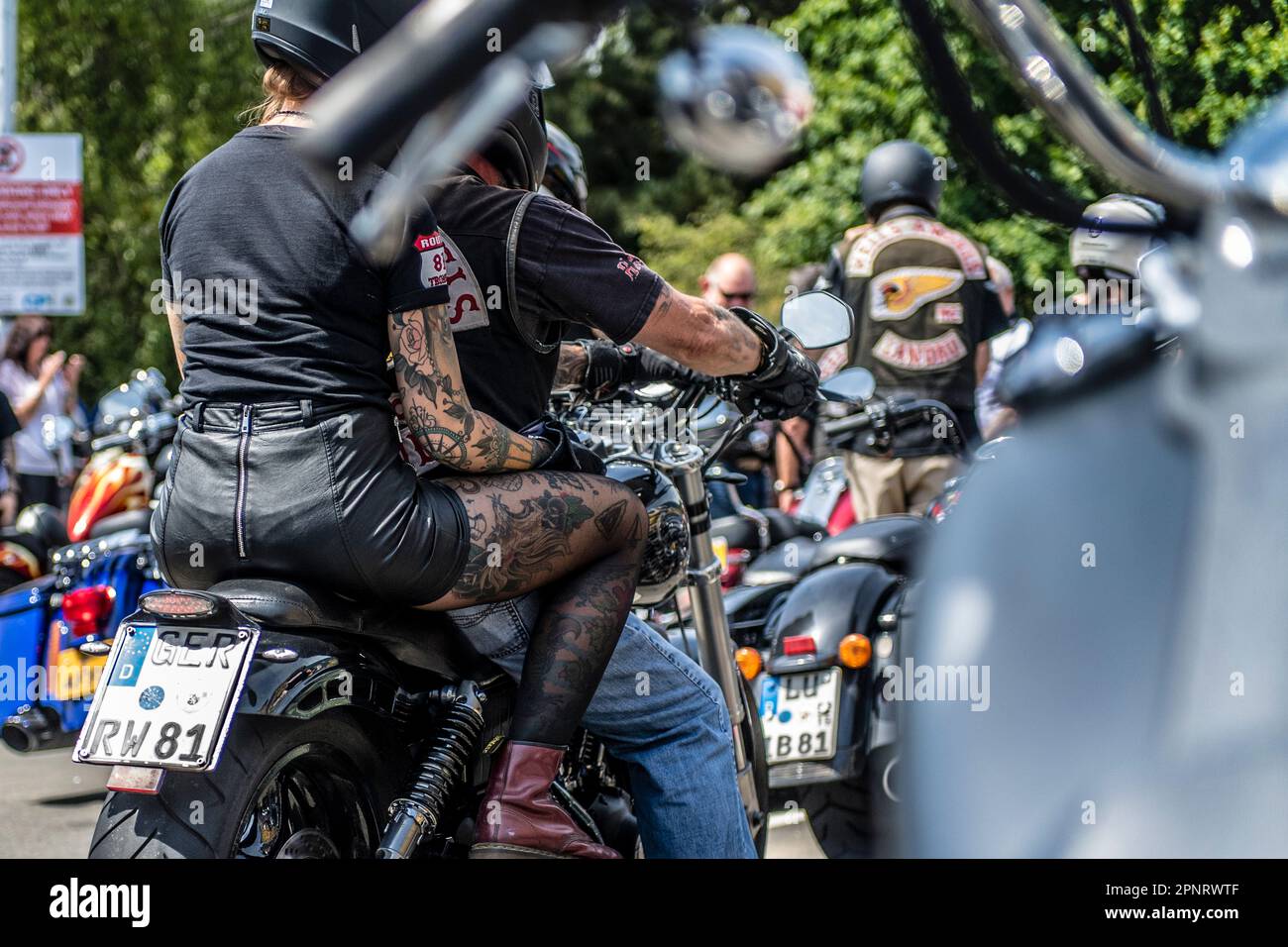 Hells Angels treffen sich an der Tankstelle, West Sussex Stockfoto