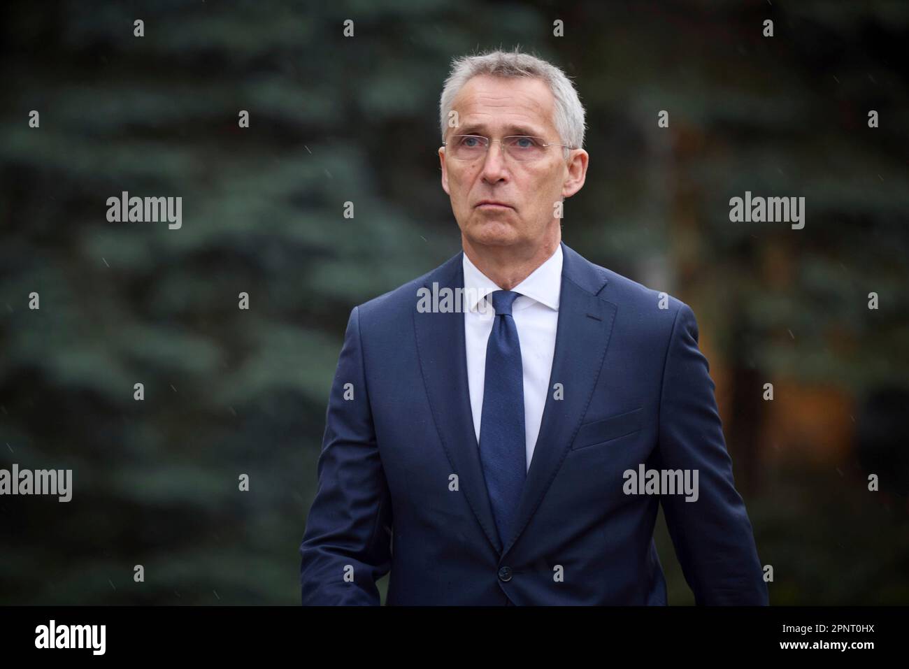 Kiew, Ukraine. 20. April 2023. NATO-Generalsekretär Jens Stoltenberg trifft den ukrainischen Präsidenten Wolodymyr Zelenskyy am 20. April 2023 im Mariinsky-Palast in Kiew, Ukraine. Kredit: Pool Photo/Pressestelle Des Ukrainischen Präsidenten/Alamy Live News Stockfoto