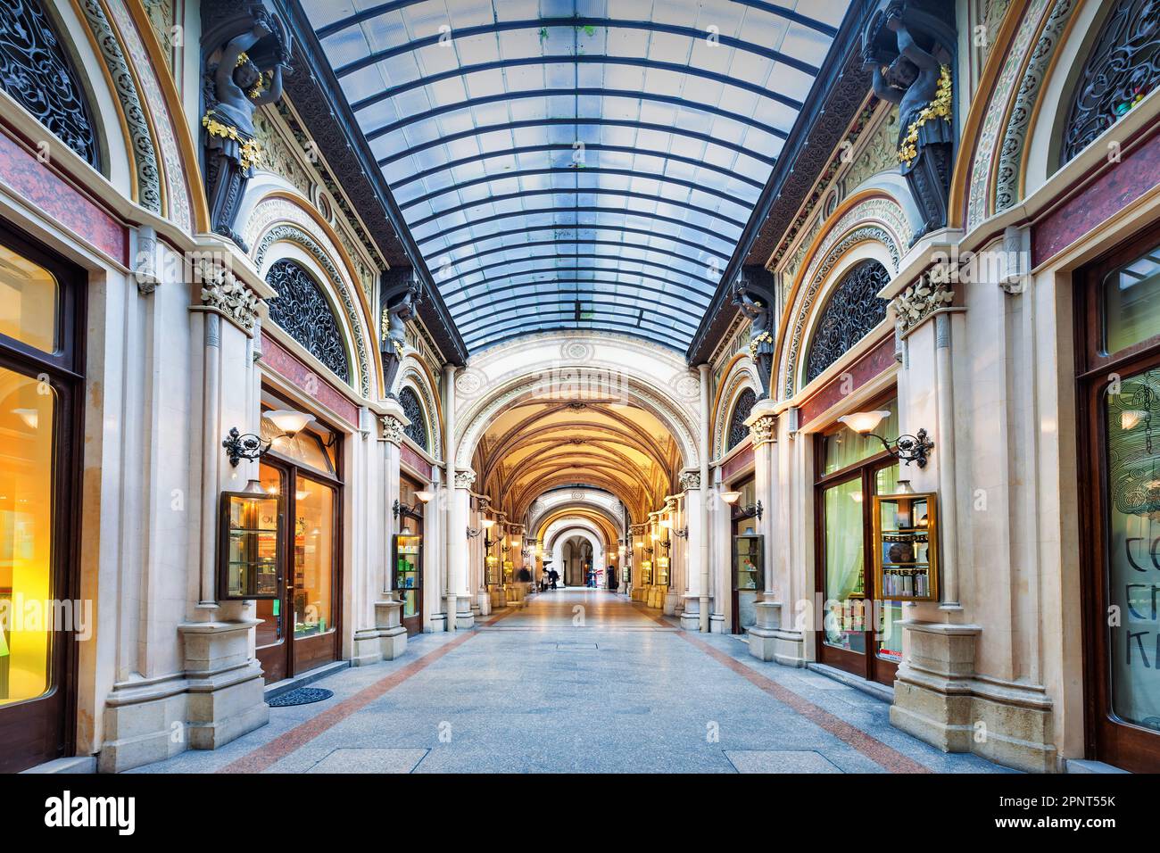 Die Einkaufspassage Freyung Passage (Ferstel-Palast) im Zentrum von Wien, Österreich. Stockfoto