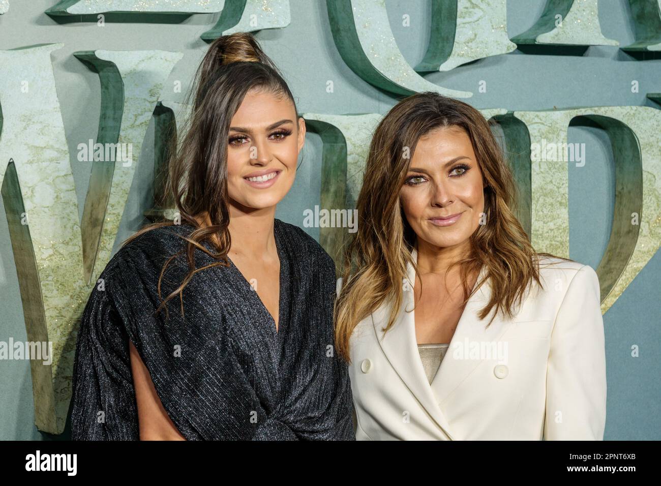 London, Großbritannien. 20. April 2023 Emilie Cunliffe und Kym Marsh kommen auf der Weltpremiere von Disney und dem Originalfilm „Peter Pan & Wendy“ an. Foto: Amanda Rose/Alamy Live News Stockfoto