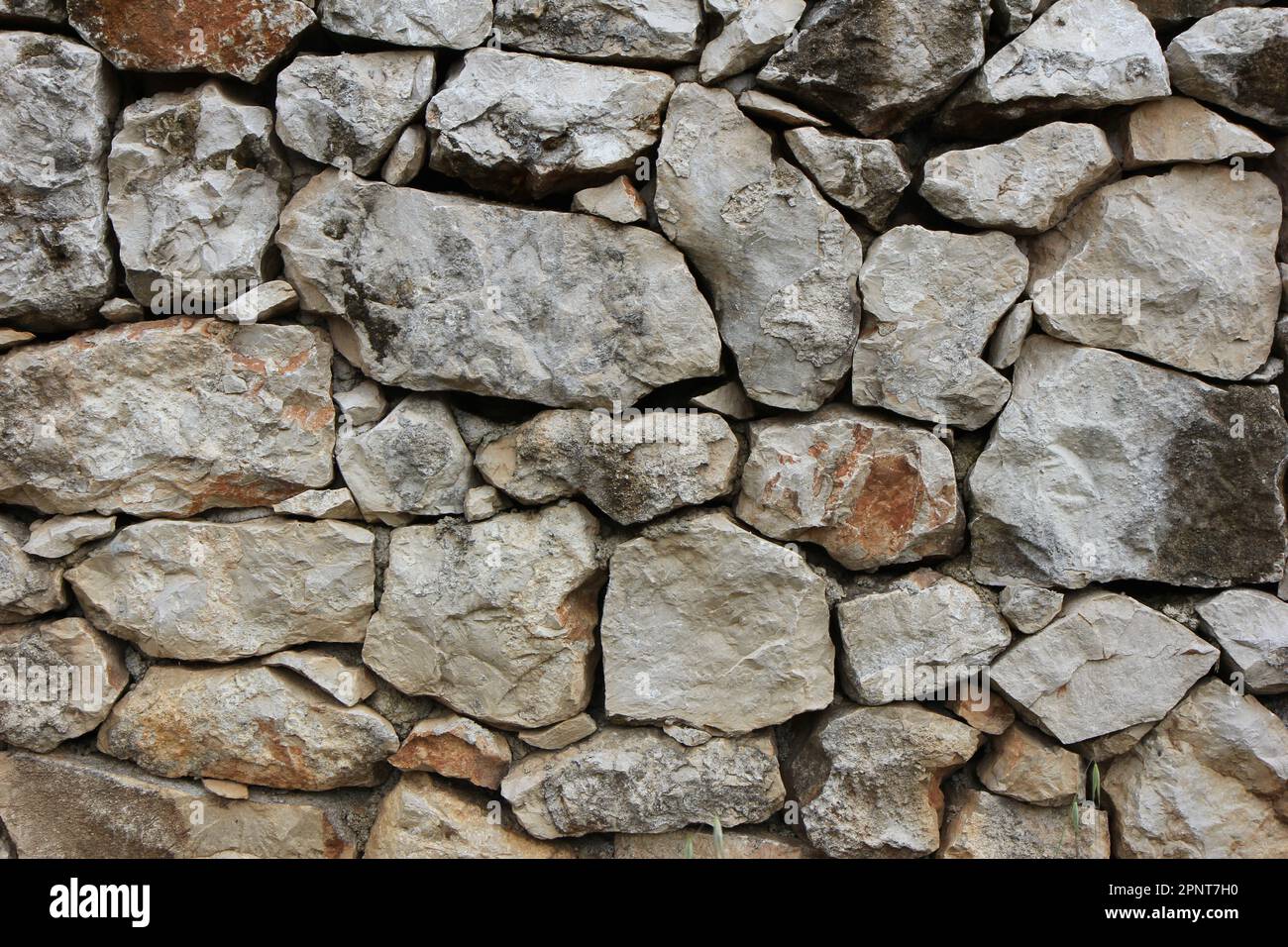 Eine Wand aus Steinen – eine Oberflächenstruktur Stockfoto