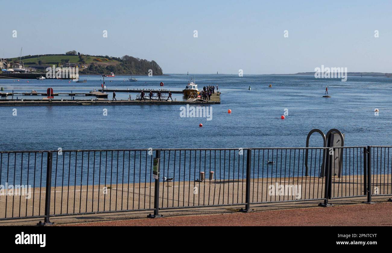 Portaferry, County Down, Nordirland, Großbritannien. 20. April 2023. Die Fährverbindung zwischen Portaferry und Strangford wurde nach Arbeitskampf der Unite-Mitglieder nach Ablehnung eines Gehaltsangebots für sieben Tage ausgesetzt. Die Fähre hat Auswirkungen auf lokale Schulkinder, die eine alternative Möglichkeit finden mussten, um zur Schule zu reisen. Kredit: CAZIMB/Alamy Live News. Stockfoto