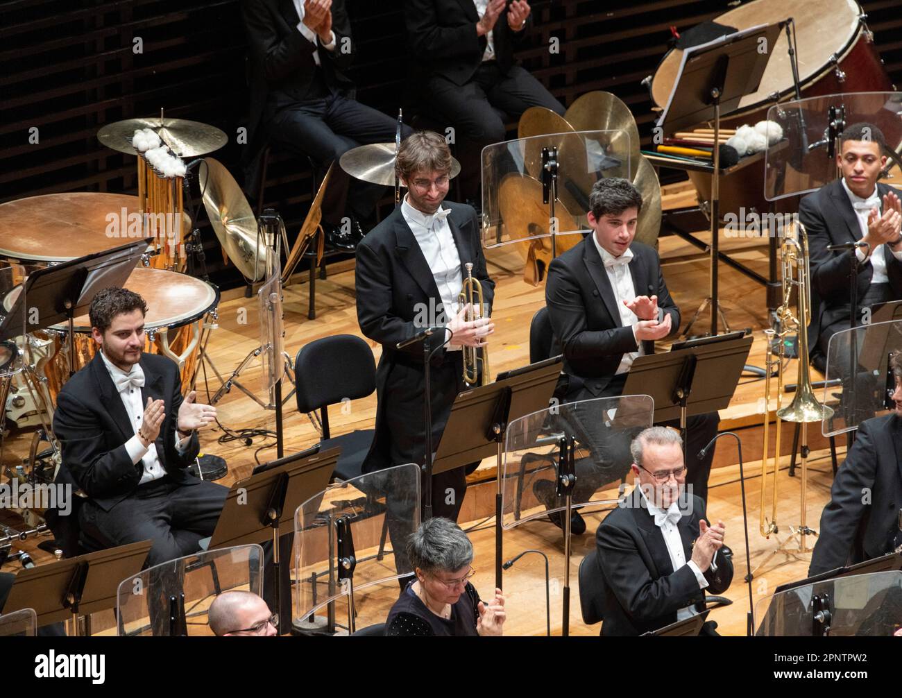 Trompetenspieler für Applaus, klassisches Konzert, Philharmonie de Paris Konzerthalle, Paris, Frankreich Stockfoto