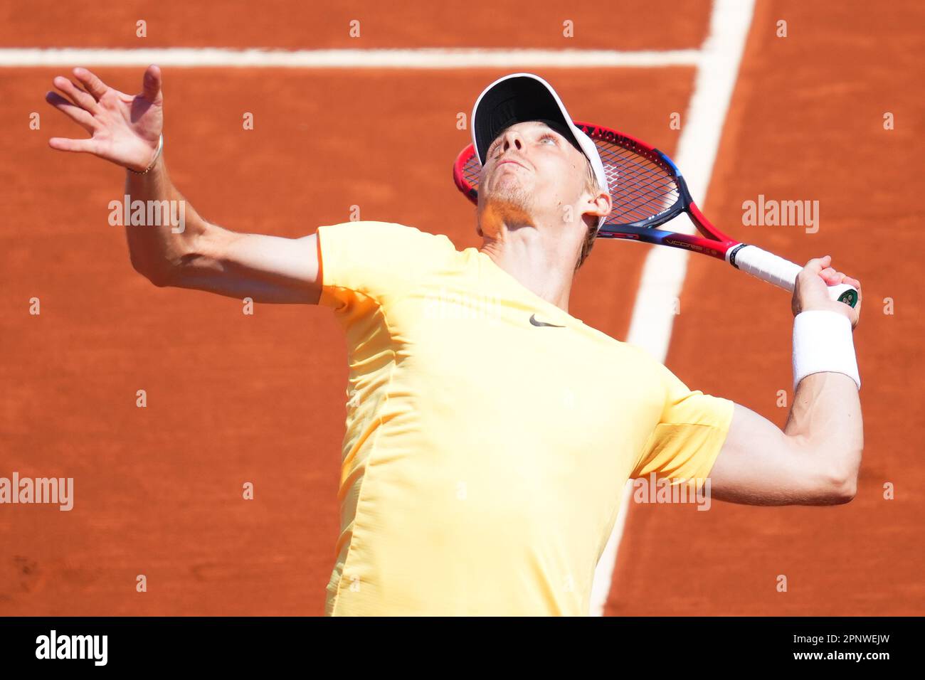 Denis Shapovalov während des Barcelona Open Banc Sabadell , Conde de Godo Trophy Match, Tag 4. Tennis ATP 500, Real Club de Tenis Barcelona, Barcelona, Spanien - 20. April 2023. (Foto: Bagu Blanco / PRESSIN) Stockfoto