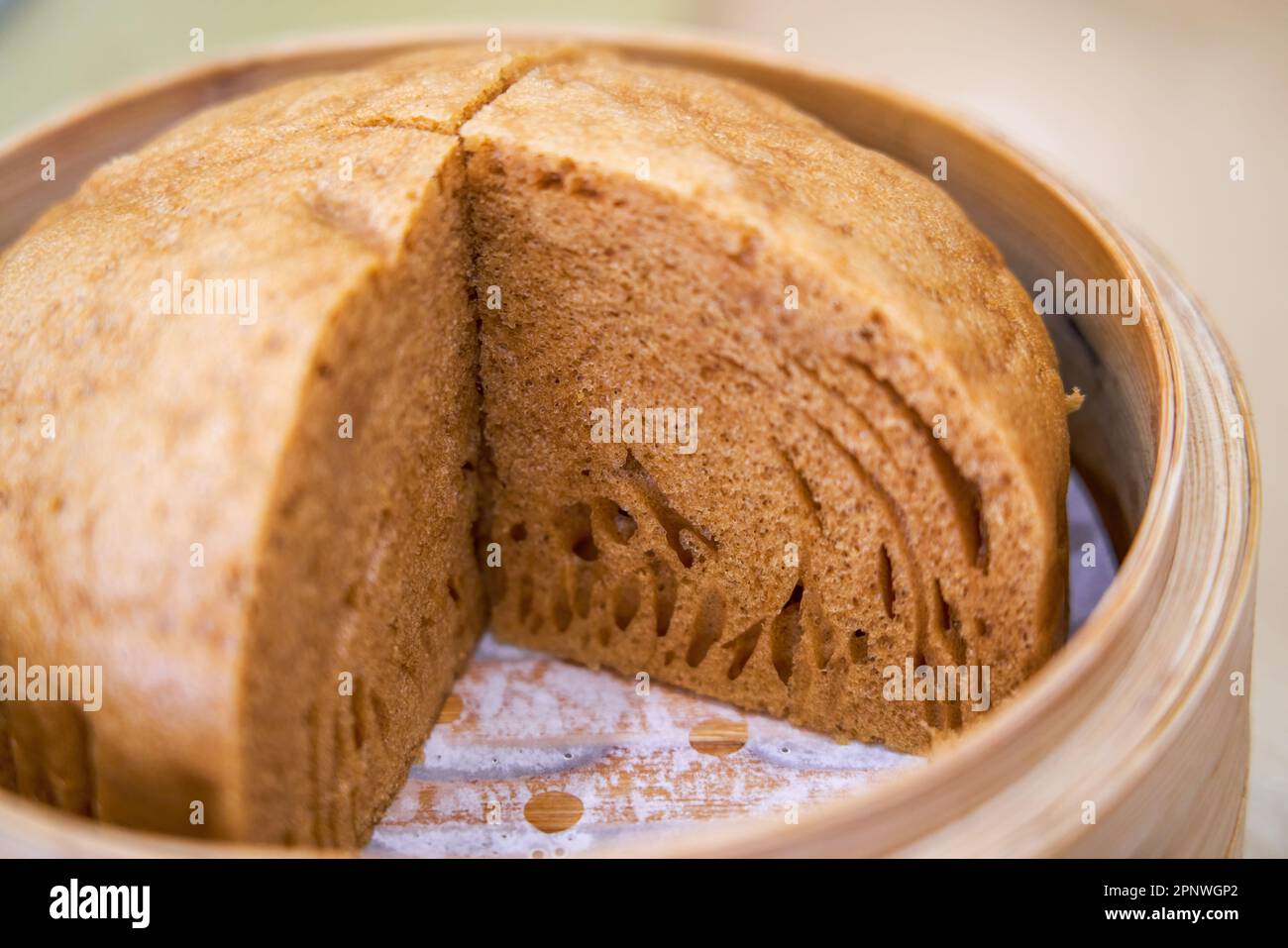 Ein weicher und süßer kantonesischer Morgentee-Snack, gedünsteter Mala-Kuchen Stockfoto