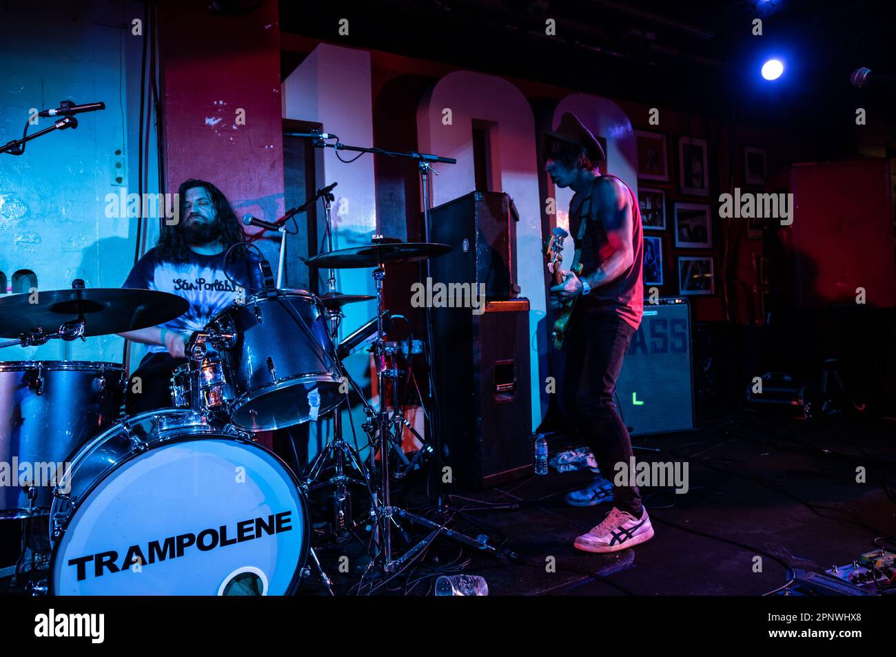 London, Vereinigtes Königreich, 20. April 2023. Trampolene-Schlagzeile der legendäre 100 Club in der London Oxford Street, angefeuert von einer bewundernswerten Menge. Kredit: Cristina Massei/Alamy Live News Stockfoto