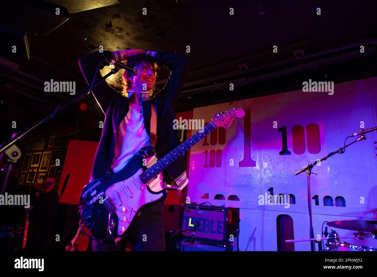 London, Vereinigtes Königreich, 20. April 2023. Trampolene-Schlagzeile der legendäre 100 Club in der London Oxford Street, angefeuert von einer bewundernswerten Menge. Kredit: Cristina Massei/Alamy Live News Stockfoto
