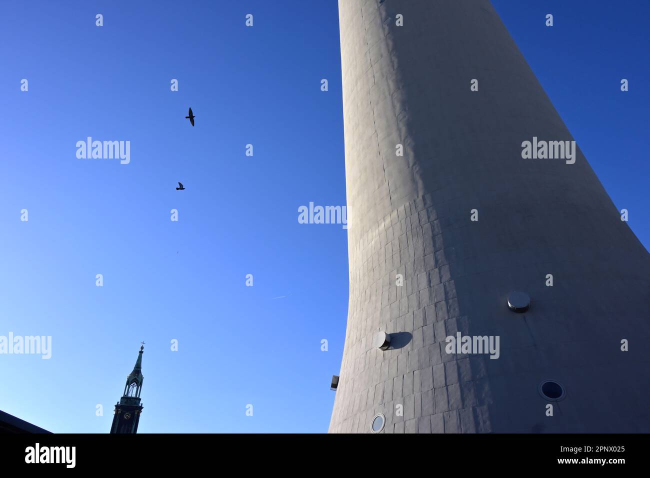 Blick auf den Alexanderplatz zum Fuß des Fernsehturms Stockfoto