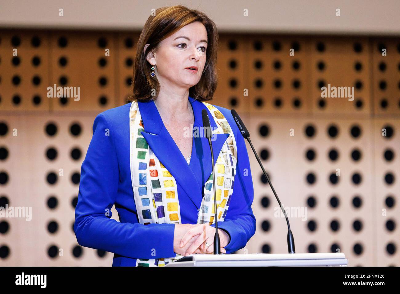 Brdo Pri Kranju, Slowenien. 20. April 2023. Die slowenische Außenministerin Tanja Fajon spricht auf der Internationalen Konferenz zum Afrika-Tag. Die 12. Internationale Konferenz zum Afrikanischen Tag mit dem Titel „Climate Security - Global Challenges, Local Actions“ endet am Freitag, den 21. April. (Foto: Luka Dakskobler/SOPA Images/Sipa USA) Guthaben: SIPA USA/Alamy Live News Stockfoto