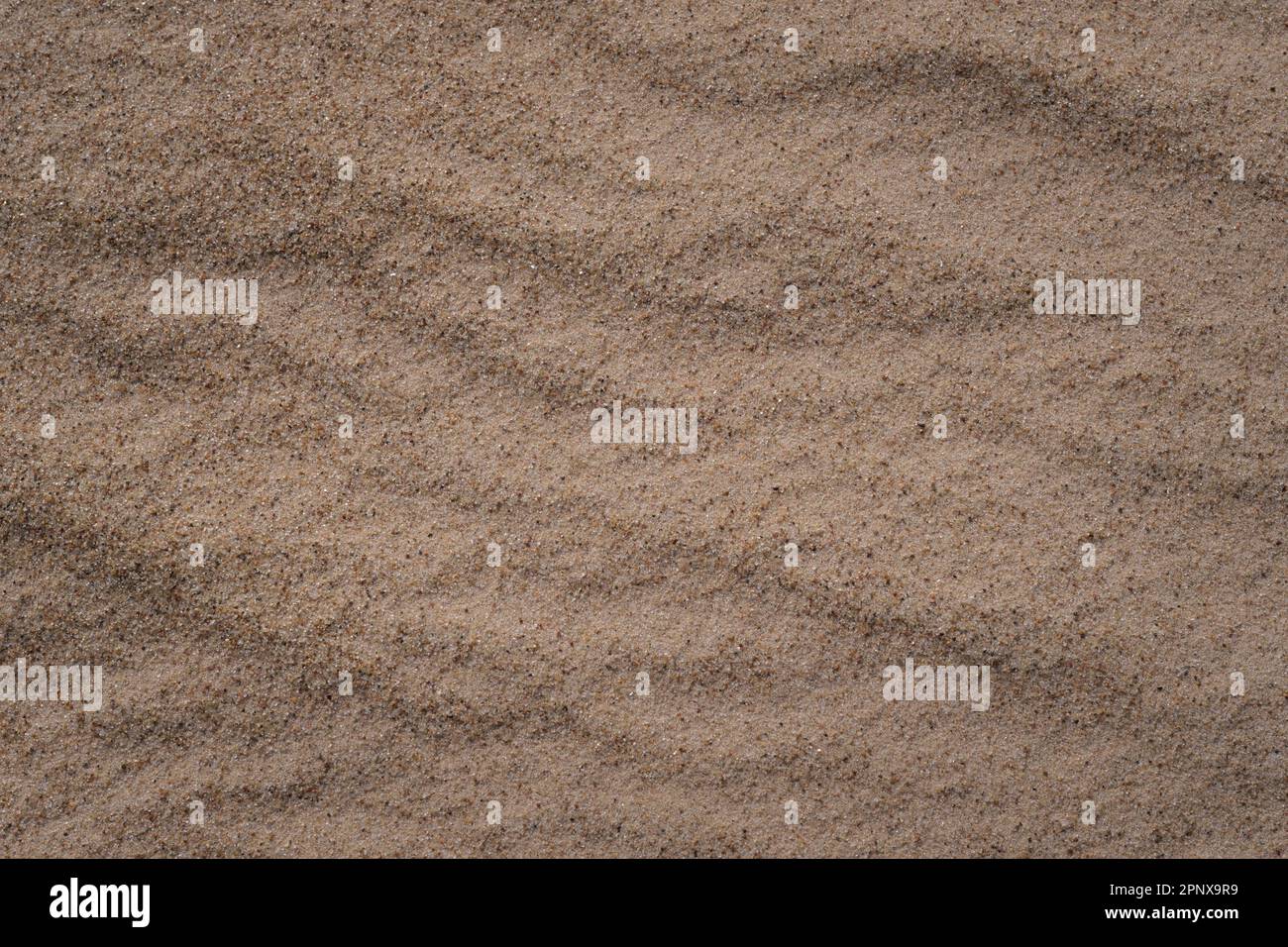Unberührte Sandschmuck am Strand, sandiger Naturhintergrund Stockfoto