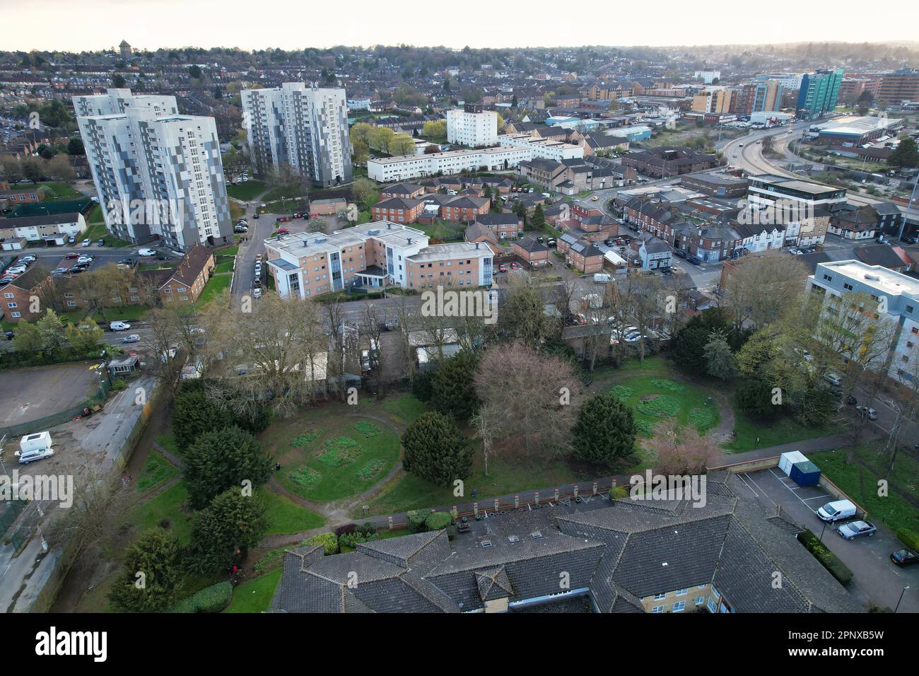 Die schönsten Luftaufnahmen von Central City und den Gebäuden von Luton Town of England UK. Die Aufnahmen wurden während des Sonnenuntergangs mit der Drohne aufgenommen Stockfoto