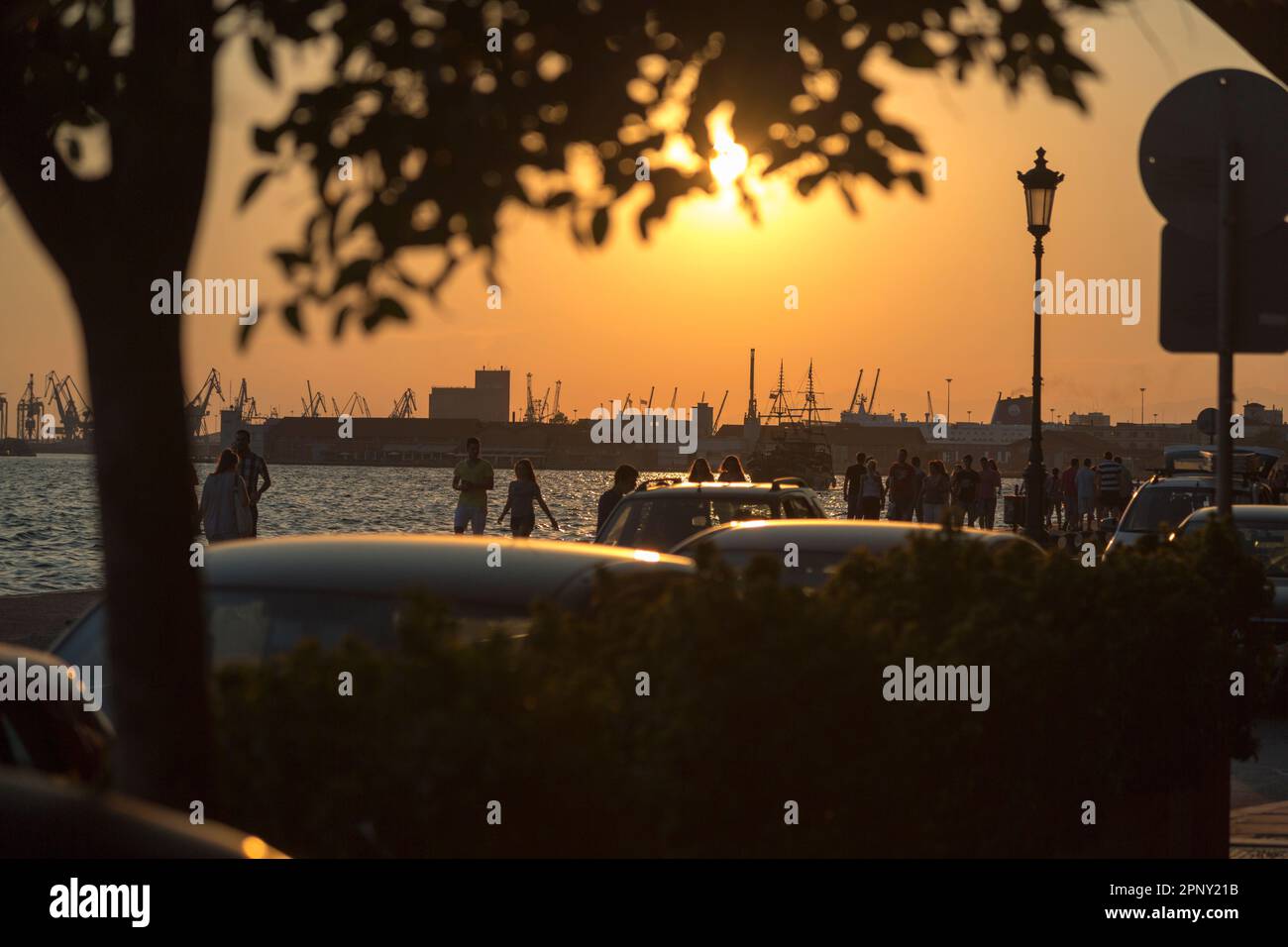 Sonnenuntergang über der Uferpromenade, Salonika, Zentralmakedonien, Griechenland. Stockfoto