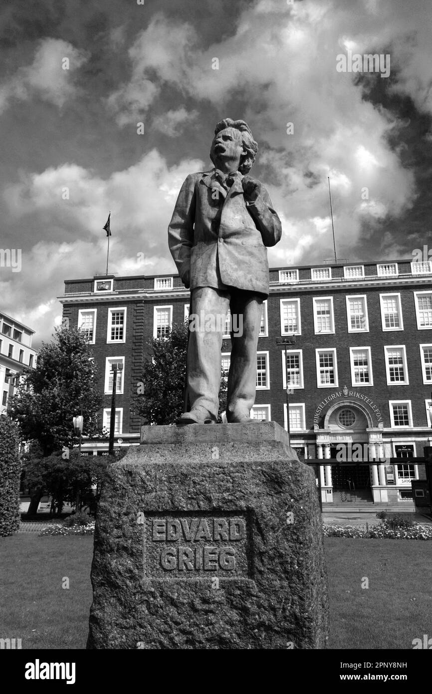 Edvard Grieg-Statue in Festplassen Gärten, Stadt Bergen, Hordaland Region, Norwegen, Skandinavien, Europa. Stockfoto