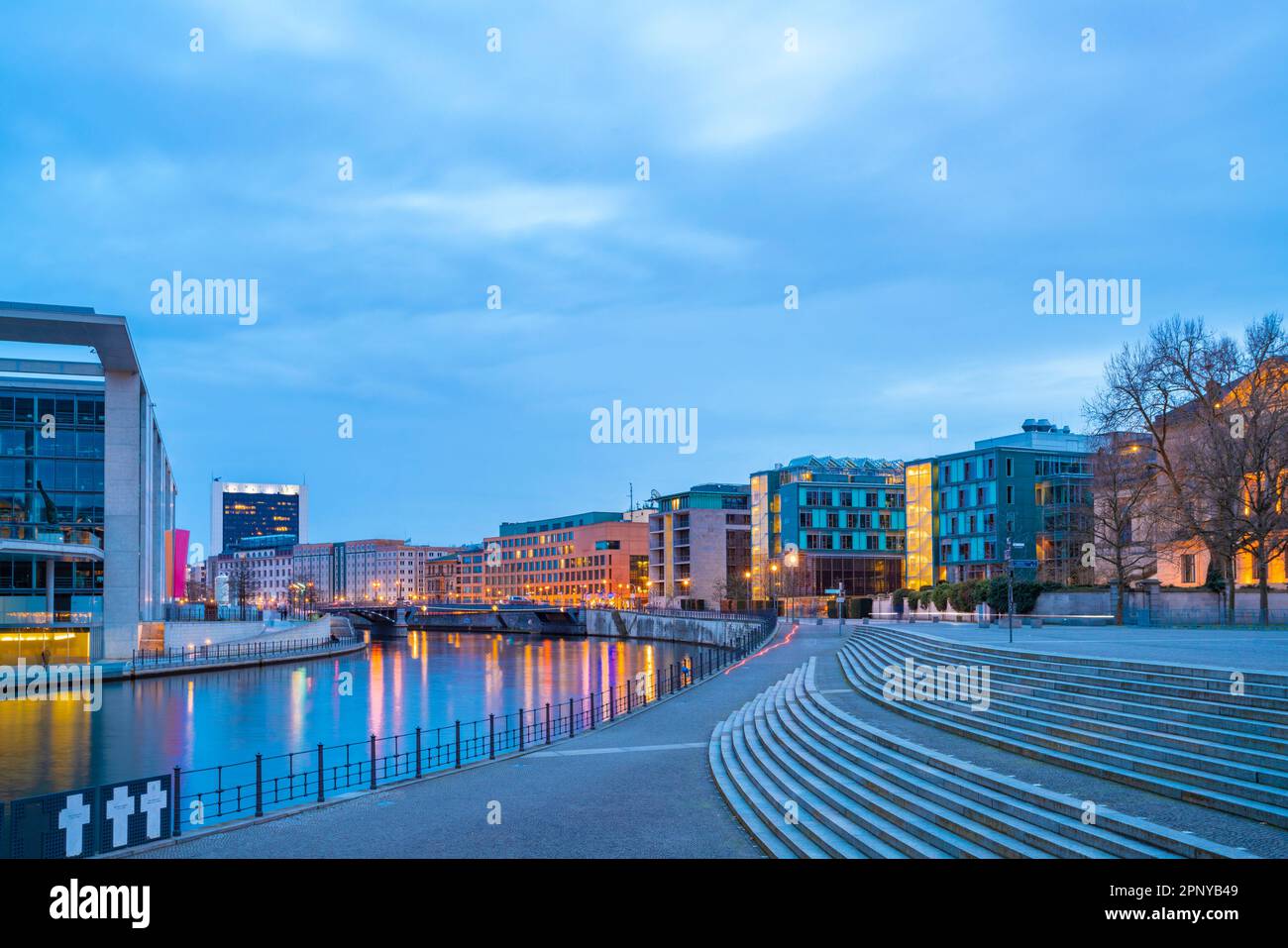 Regierungsviertel an der Spree bei Nacht, Berlin, Deutschland Stockfoto