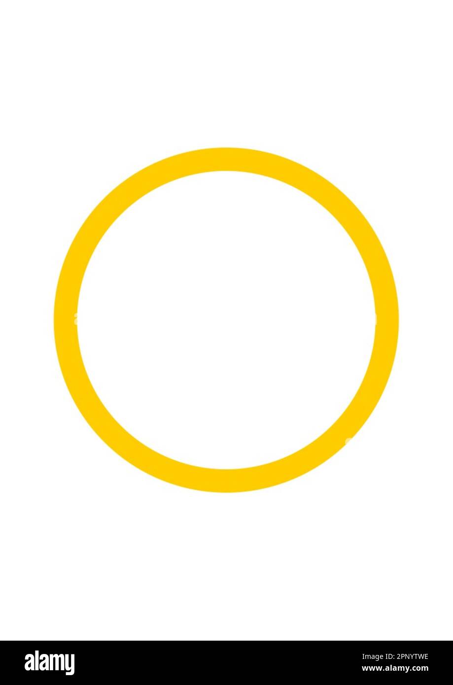 Gelber Kreis auf weiß. Das Symbol des psychologischen Mentalismusspiels mit den Buchstaben des Zener-Kreises. Stockfoto