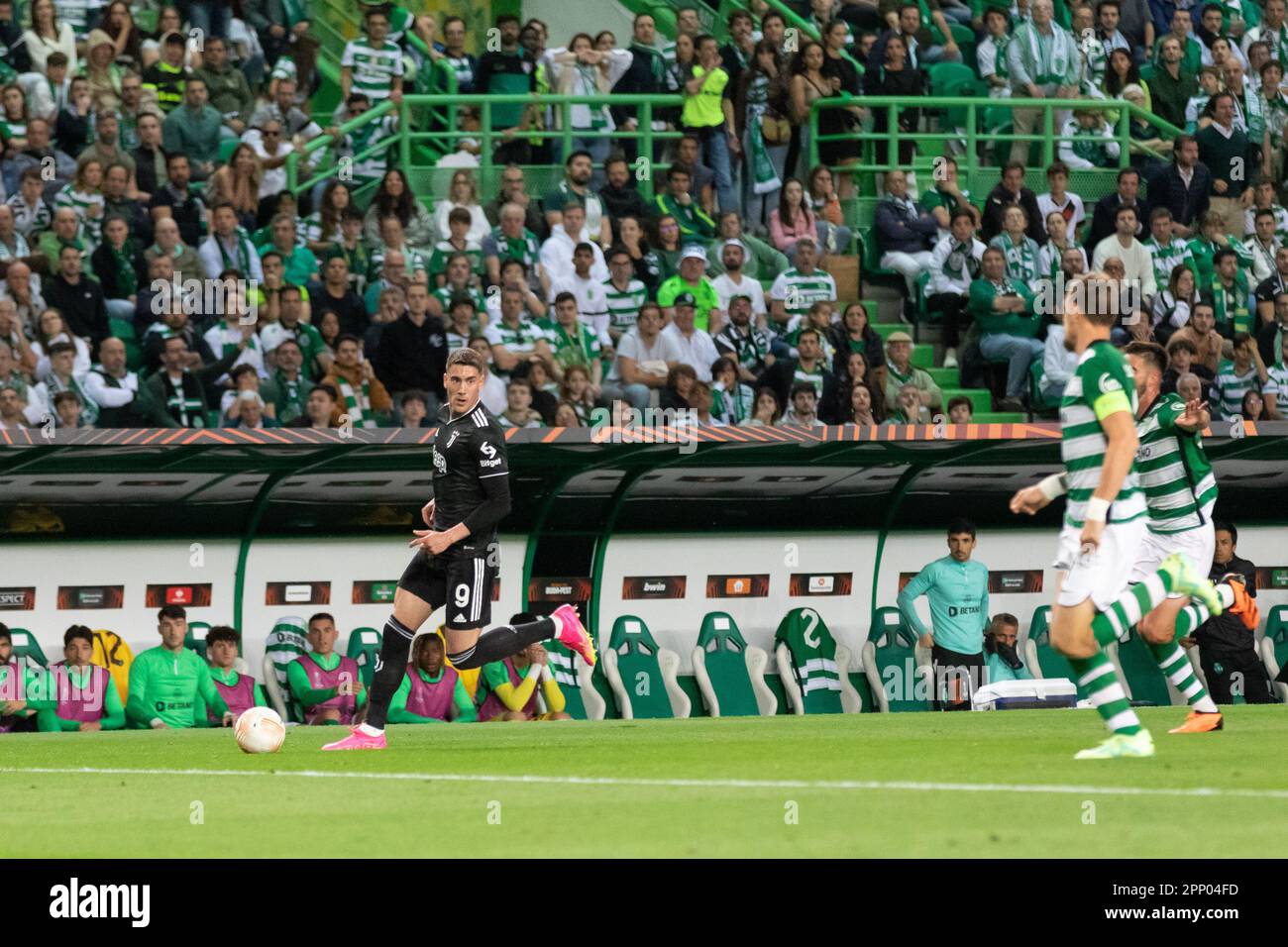 Lissabon, Portugal. 20. April 2023. 20. April 2023. Lissabon, Portugal. Juventus's Forward von Serbien Dusan Vlahovic (9) in Aktion während des Spiels der 2. Teilstrecke des Viertelfinals der UEFA Europa League, Sporting vs Juventus Credit: Alexandre de Sousa/Alamy Live News Stockfoto