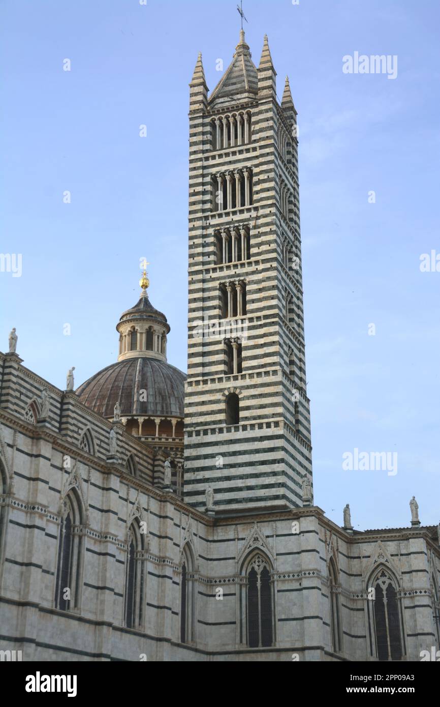 Die Kathedrale von Siena Santa Maria Assunta ist im romanisch-gotischen italienischen Stil erbaut und ist eine der schönsten Kirchen. Stockfoto