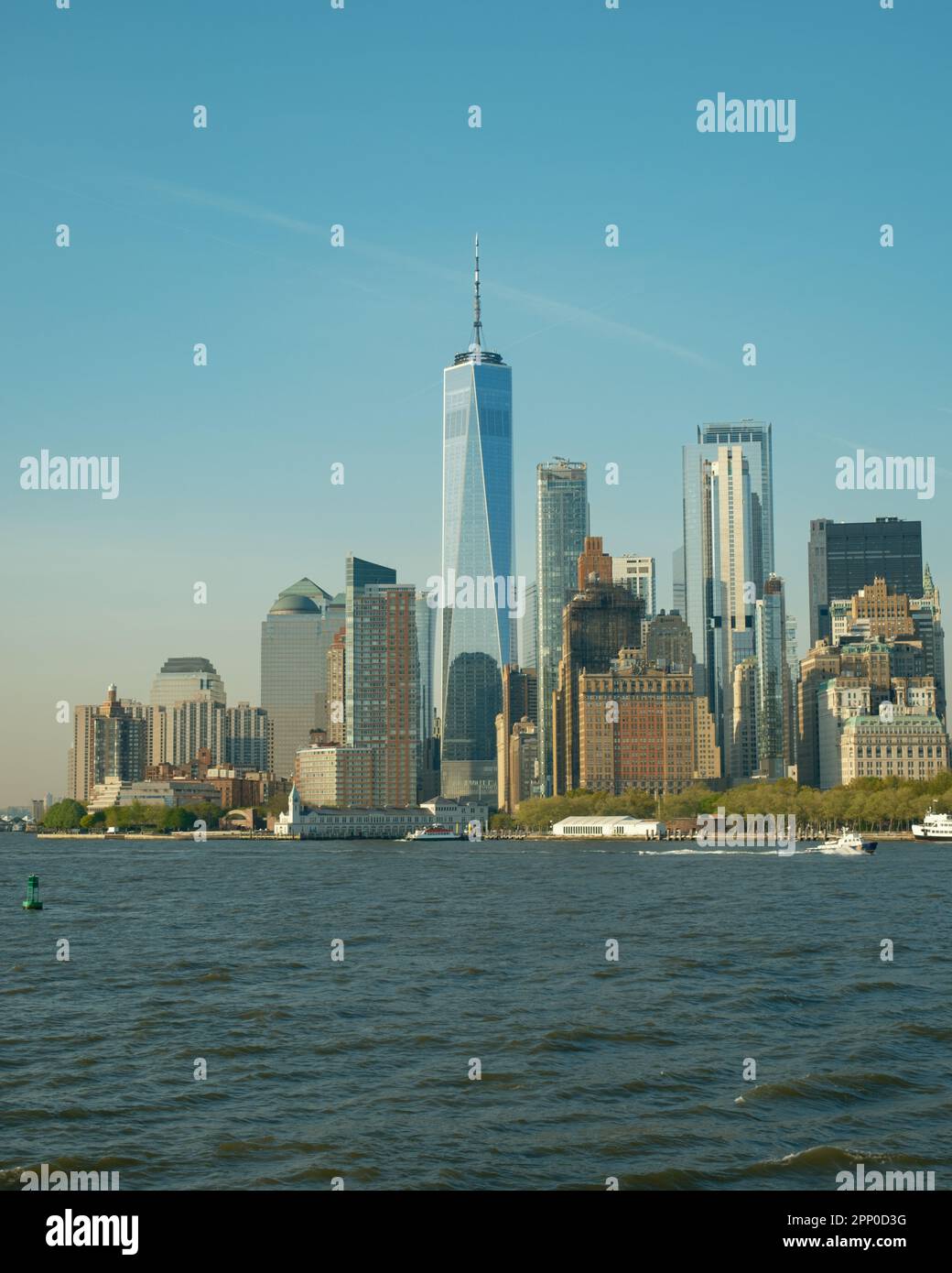 Blick auf Lower Manhattan von der Staten Island Ferry, Staten Island, New York Stockfoto