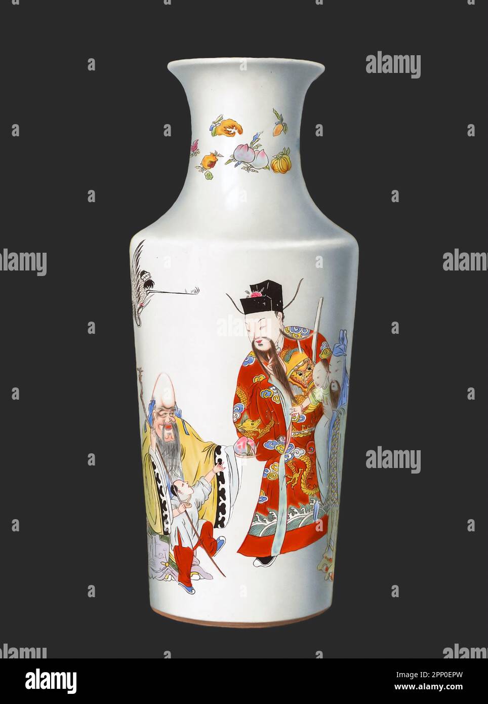 VASE MIT TAOISTISCHER TRIADE. VASE (P'ing), 17 cm hoch, zylindrisch, leicht nach oben vergrößernd und am Hals rückläufig, lackiert in den brillanten emaillierten Farben der Yung-cheng-Zeit (1723-35). Auf der Vase befindet sich eine Gruppe von Figuren, deren drei Hauptelemente die Triade des taoistischen Kult repräsentieren, Fu Lu Shou San Hsing genannt, oder " die drei-Sterne-Götter des Glücks, des Rankes und der Langlebigkeit". Aus dem Buch " ORIENTAL CERAMIC ART COLLECTION OF William Thompson Walters ", veröffentlicht 1897 Stockfoto