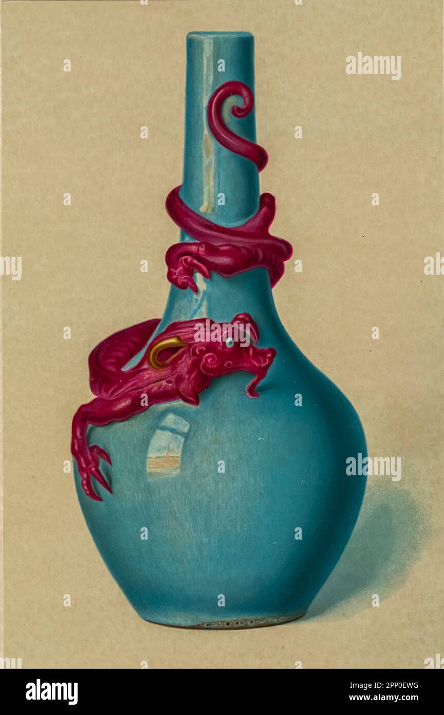 Ch'ien-Lung Vase mit Ruby-Drachen-Blumenvase (Hua P'ing), 10,5 cm hoch, aus massivem, Flaschenform, mit einem leicht verjüngenden Hals, umhüllt in den Falten eines Drachen, der in einem auffälligen Relief mit Öffnungen modelliert wurde. Aus dem Buch " ORIENTAL CERAMIC ART COLLECTION OF William Thompson Walters ", veröffentlicht 1897 Stockfoto