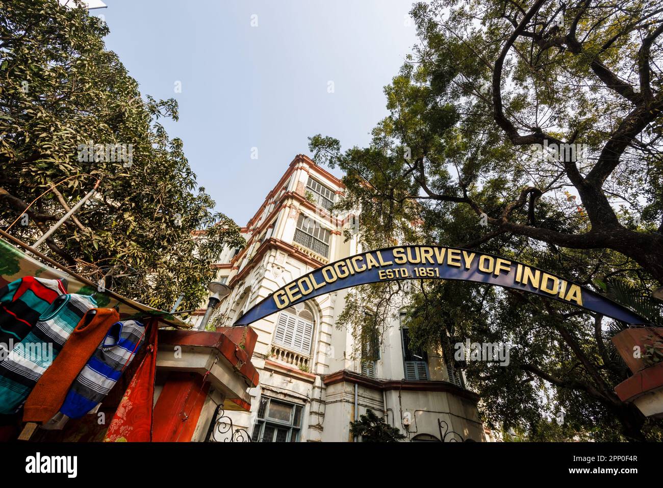 Namensschild am Eingang des Geologischen Survey von Indien im neuen Marktgebiet von Taltala, Kalkutta, Hauptstadt von Westbengalen, Indien Stockfoto
