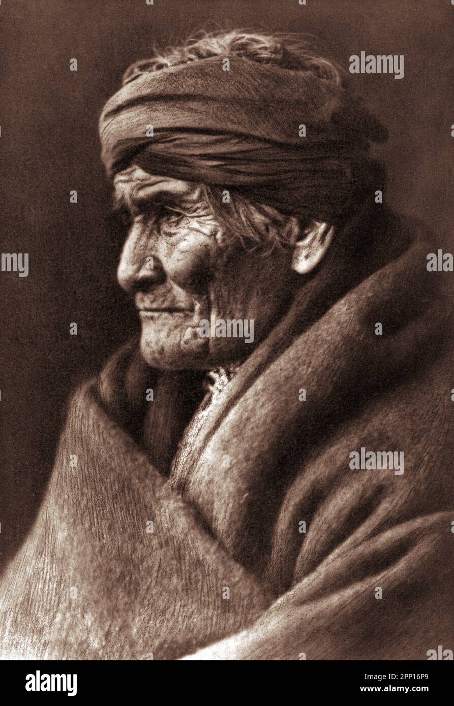 Porträt des Apachenführers und Medizinmanns Geronimo (1829-1909) von Edward Sheriff Curtis, 1907 Stockfoto