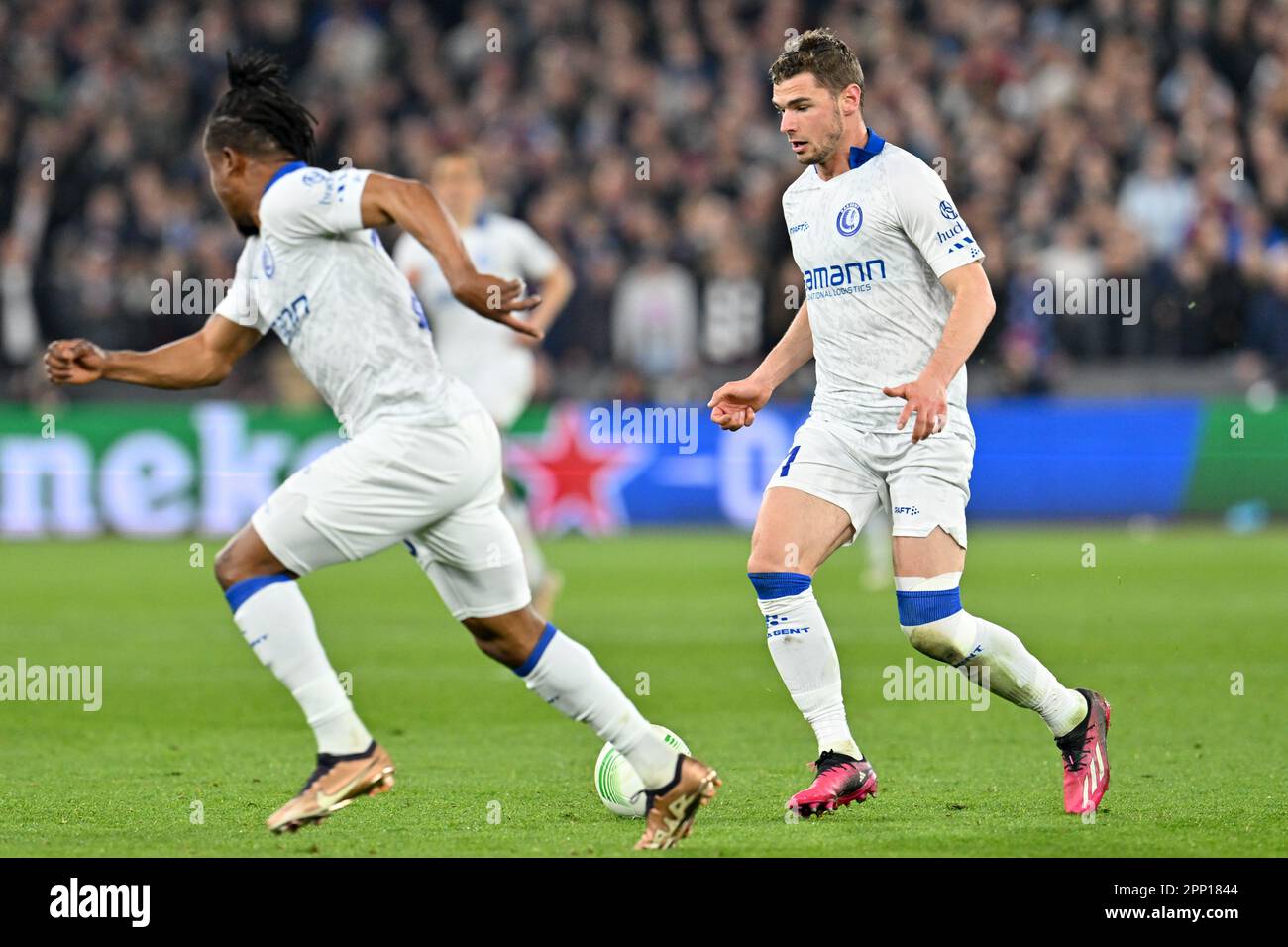 Hugo Cuypers of Gent , das während der zweiten Etappe des Viertelfinales in der UEFA Conference League für die Saison 2022-2023 bei einem Fußballspiel zwischen West Ham United und AA Gent am Donnerstag , dem 20 . April 2023 in London , England , abgebildet wurde . FOTO SPORTPIX | David Catry Stockfoto