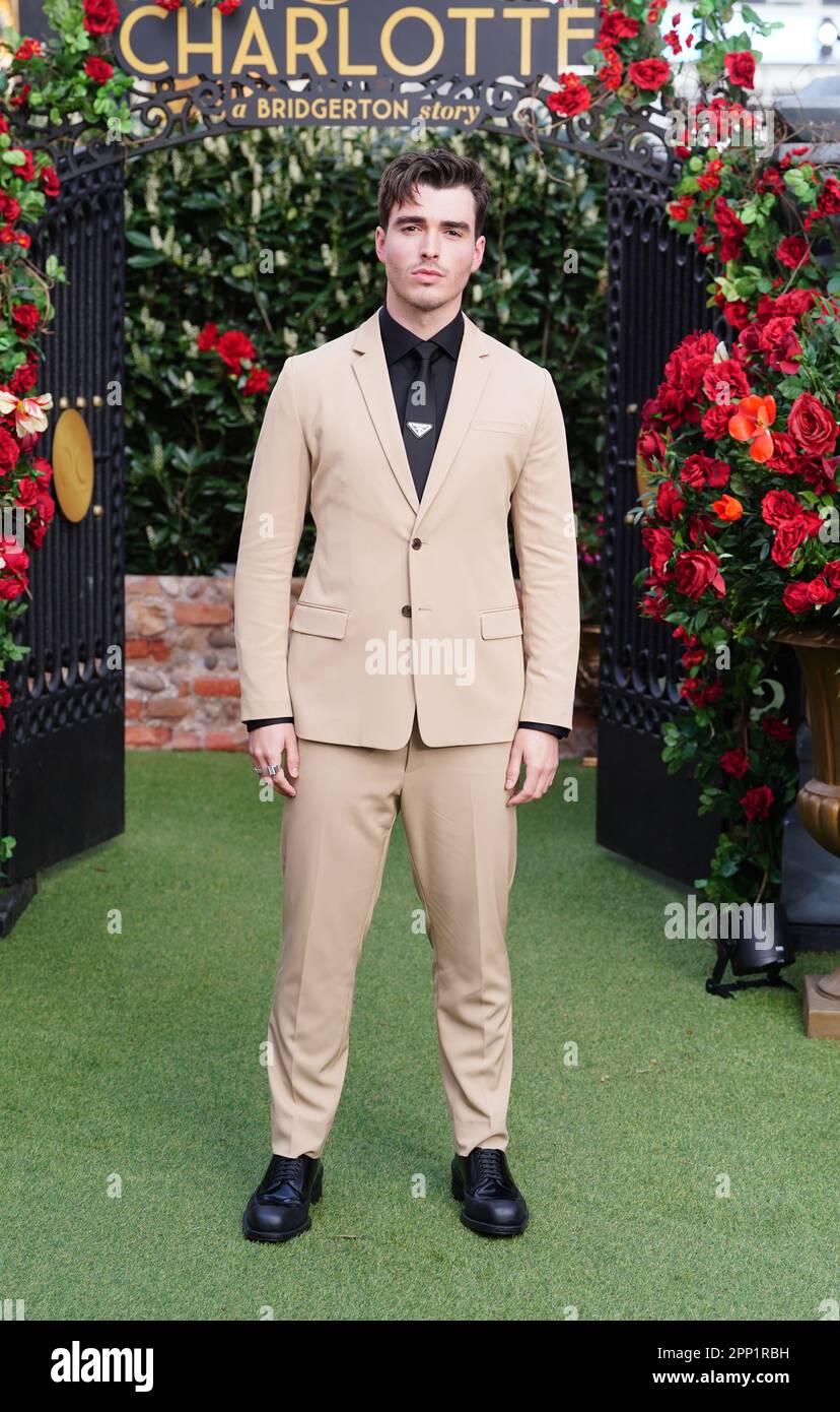 Corey Mylchreest nimmt an einer Sondervorführung für Queen Charlotte A