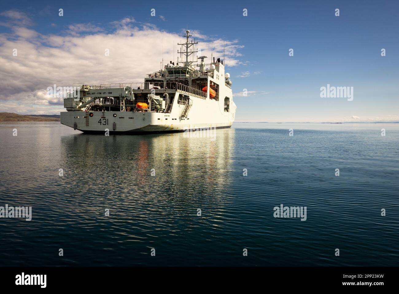 Royal Canadian Navy Arctic Patrol Schiff HMCS Margaret Brooke besucht Iqaluit auf Baffin Island in Nunavut, Kanada. Stockfoto