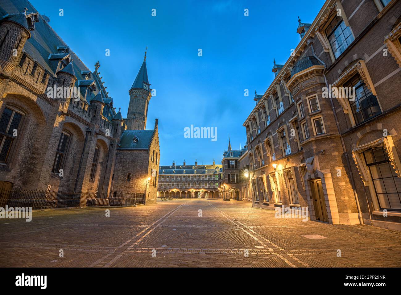 Den Haag, Niederlande am Binnenhof in der Morgenzeit. Stockfoto