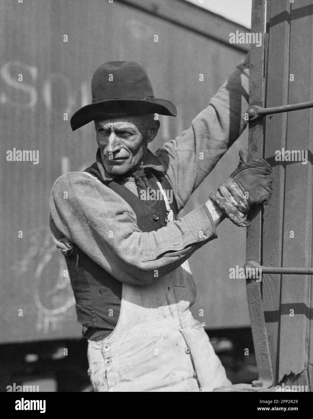 Lewis Hine, altmodischer Brakeman im Zug Stockfoto